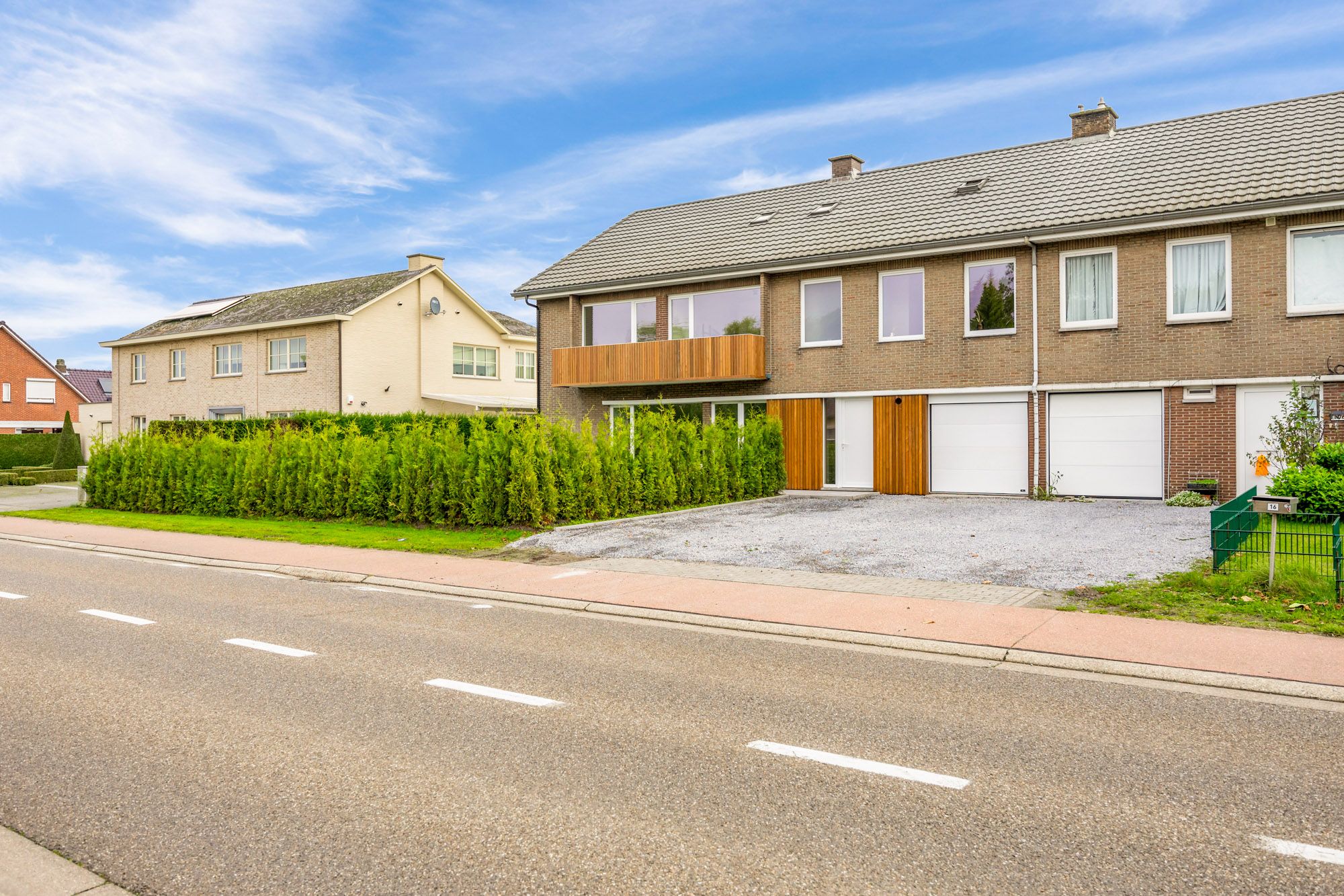 IDEALIS VASTGOED - VOLLEDIG GERENOVEERDE GEZINSWONING OP GEGEERDE LOCATIE IN HARTJE ACHEL foto 2