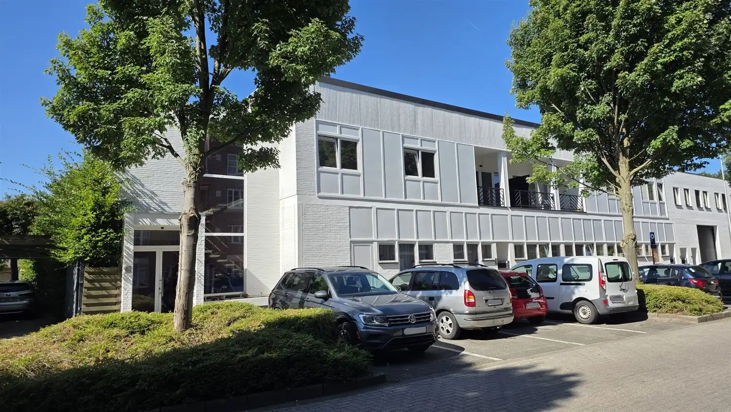 Ruim en energiezuinig appartement met 2 slaapkamers nabij Genk-Centrum foto 2
