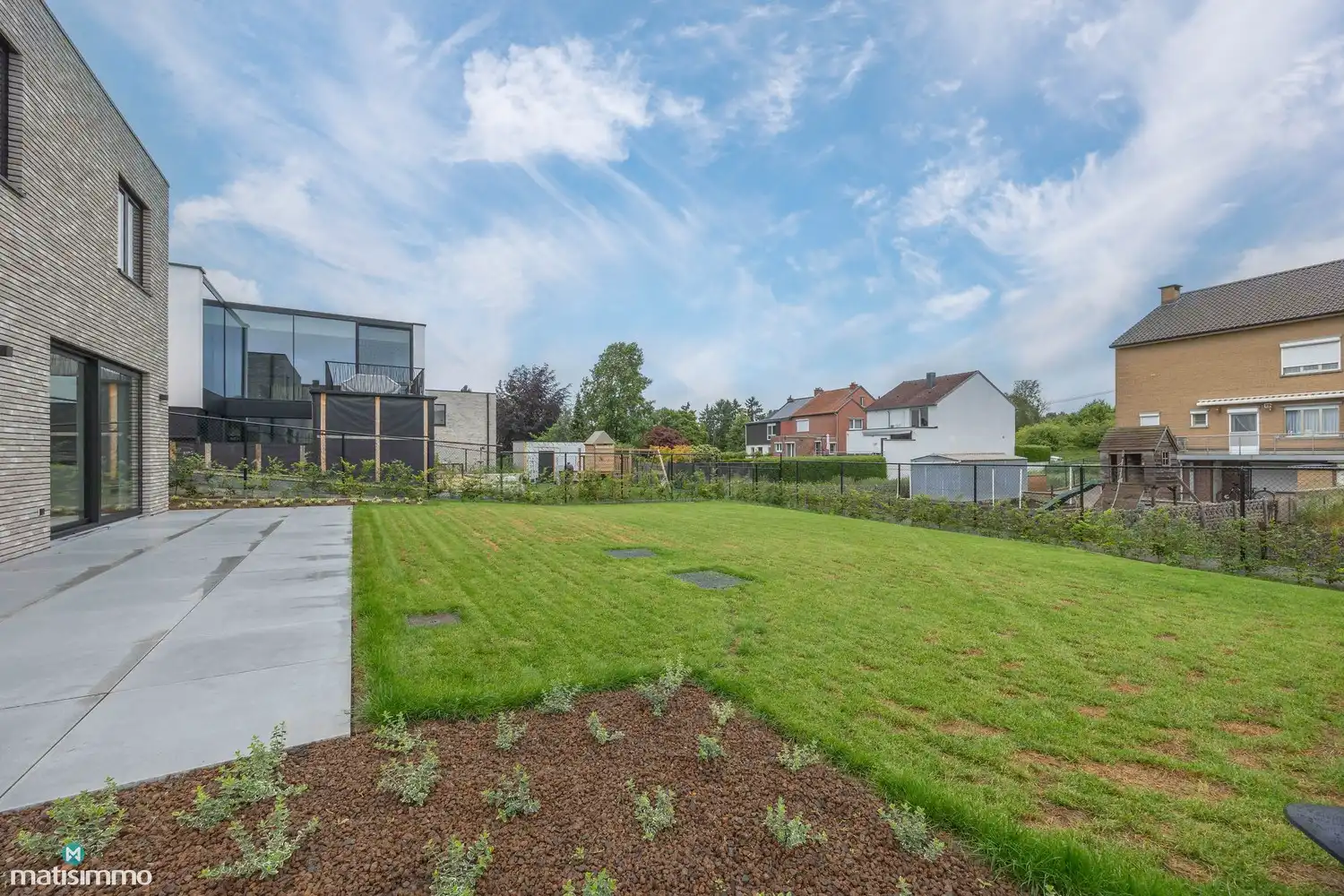 HOOGWAARDIG AFGEWERKTE NIEUWBOUWWONING MET DRIE SLAAPKAMERS EN TUIN (INCLUSIEF TUINONDERHOUD) TE RIEMST foto 25