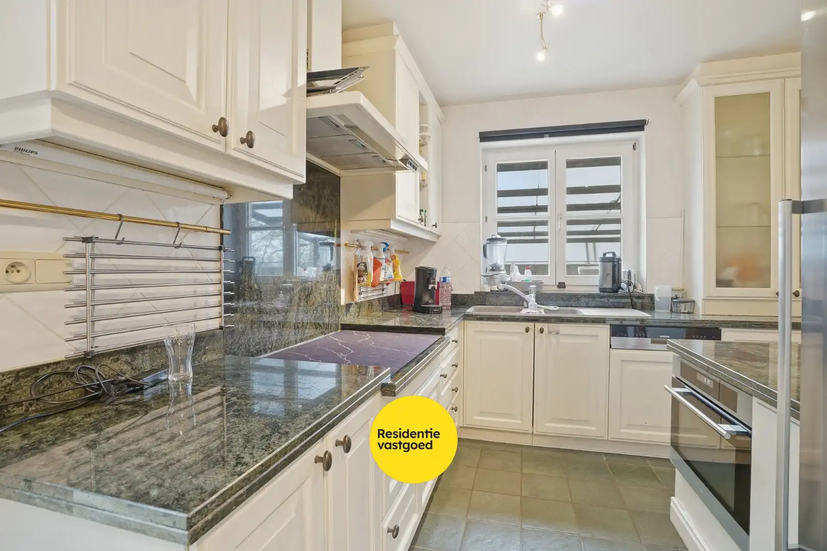 Landelijk gelegen villa met loods in Aartrijke foto 6