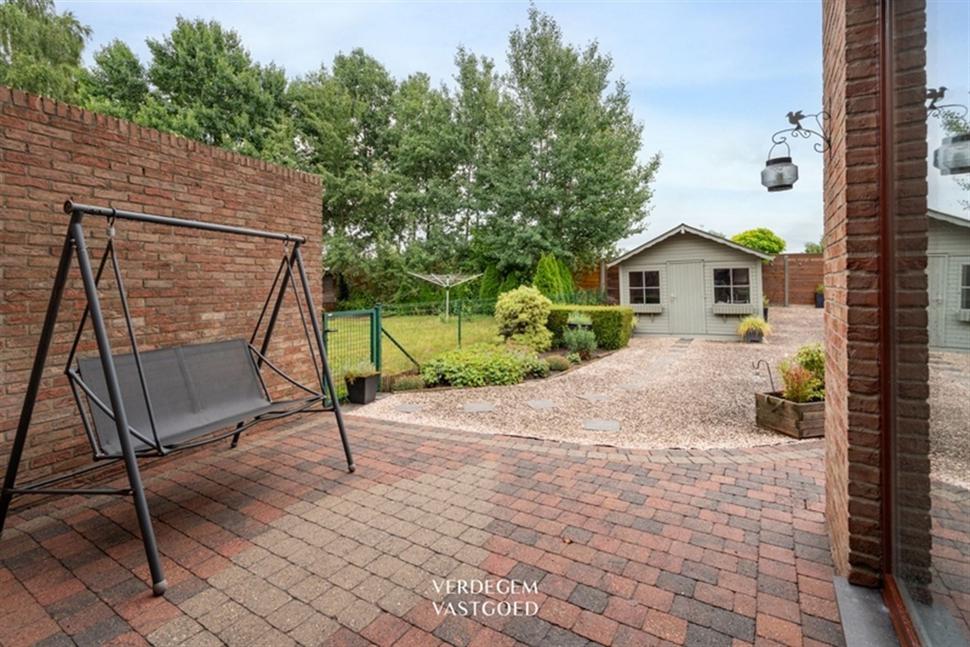 Instapklare woning met 3 slaapkamers, carport en fijne tuin foto 14