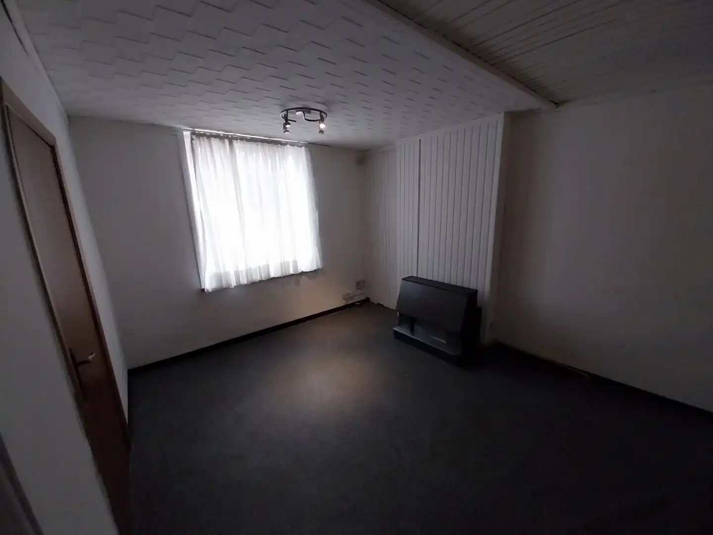 Ongemeubelde studio gelijkvloers (45 m²) gelegen nabij de Maastrichtersteenweg. foto 9