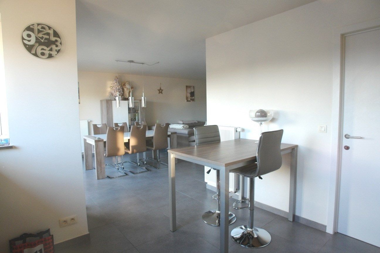 RECENT & COMFORTABEL APPARTEMENT TERRAS EN EEN GARAGE  foto 4