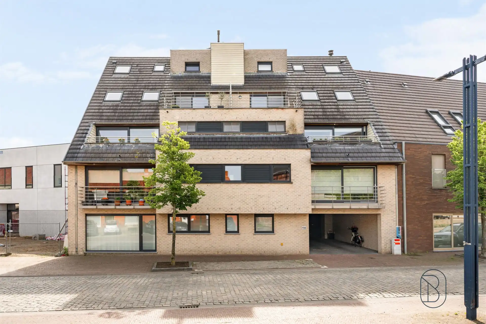 Appartement met terras, mooi zicht en garagebox foto {{pictureIndex}}