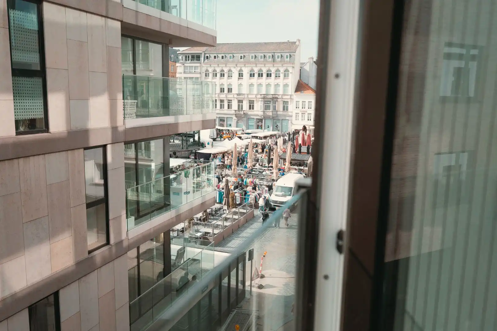 INSTAPKLAAR BEMEUBELD APPARTEMENT IN CENTRUM OOSTENDE foto 10