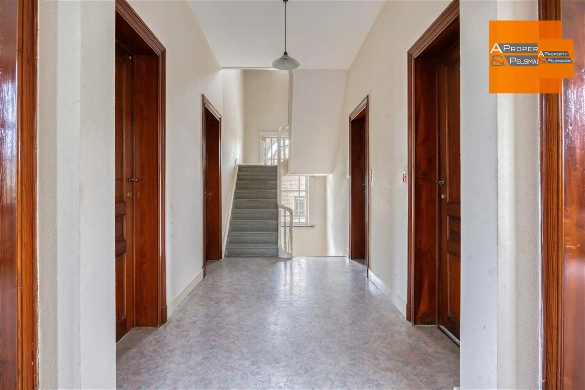 Ruim herenhuis met behoud van veel authentieke elementen  foto 17