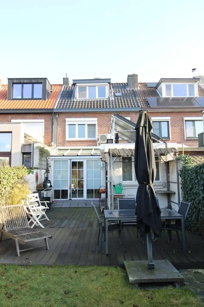Prachtige instapklare woning gelegen in de wijk Bloemendaal  foto 24