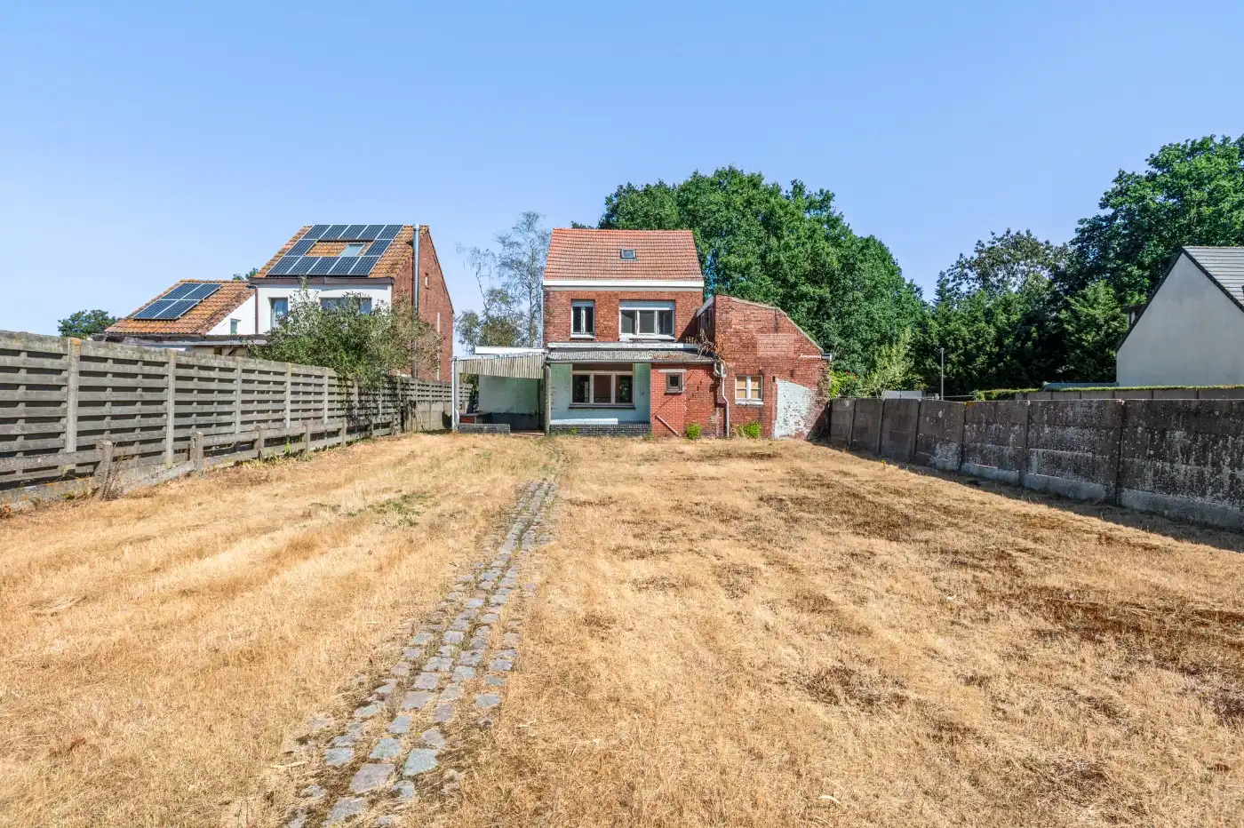Charmante, te renoveren woning met 2 slpk., garage en tuin foto 25