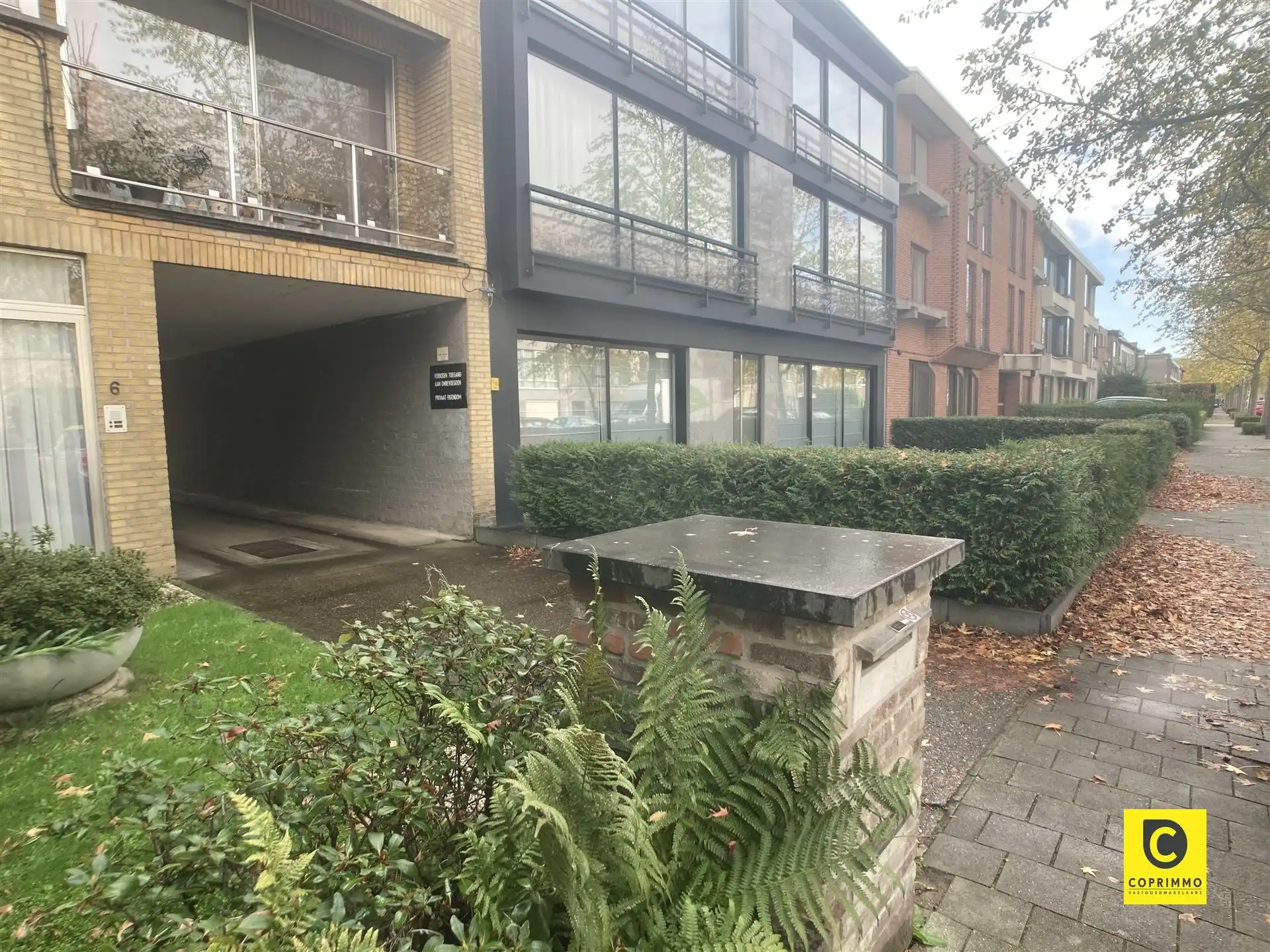 Ruime garagebox met automatische poort!  foto 2