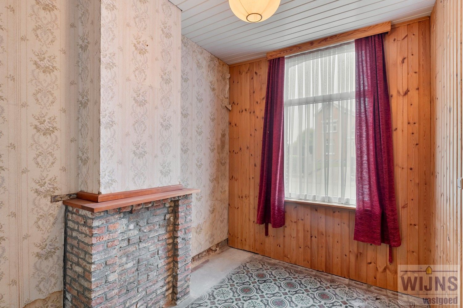 TE RENOVEREN WONING MET ACHTERUITGANG IN HET CENTRUM VAN EMBLEM foto 3