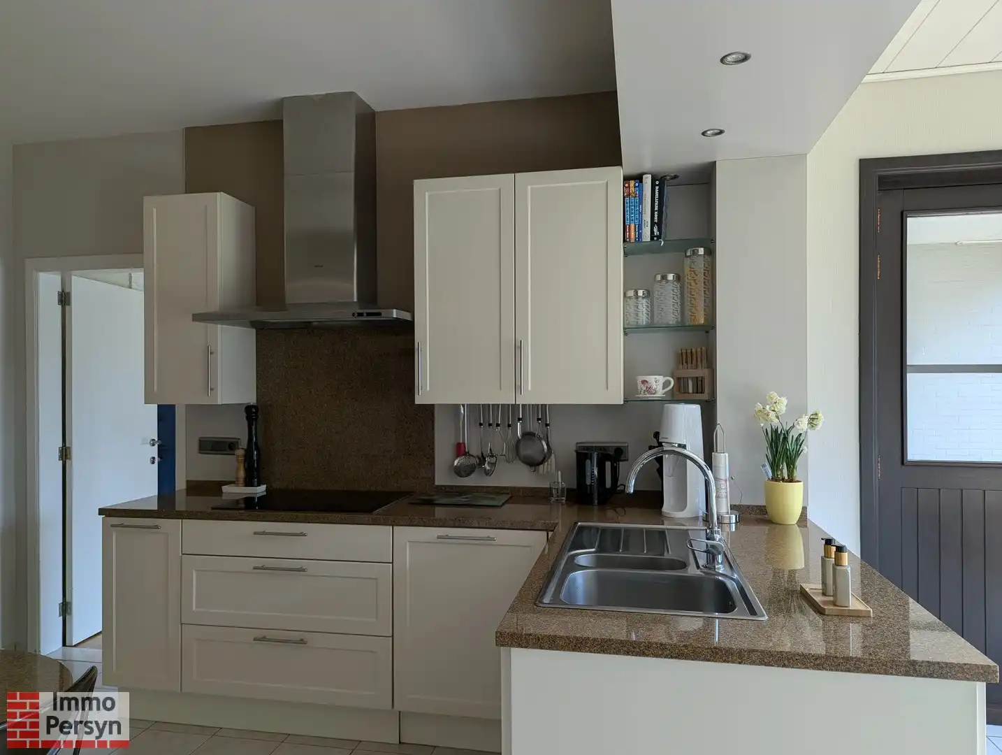 Ruime woning midden in een groene omgeving foto 29