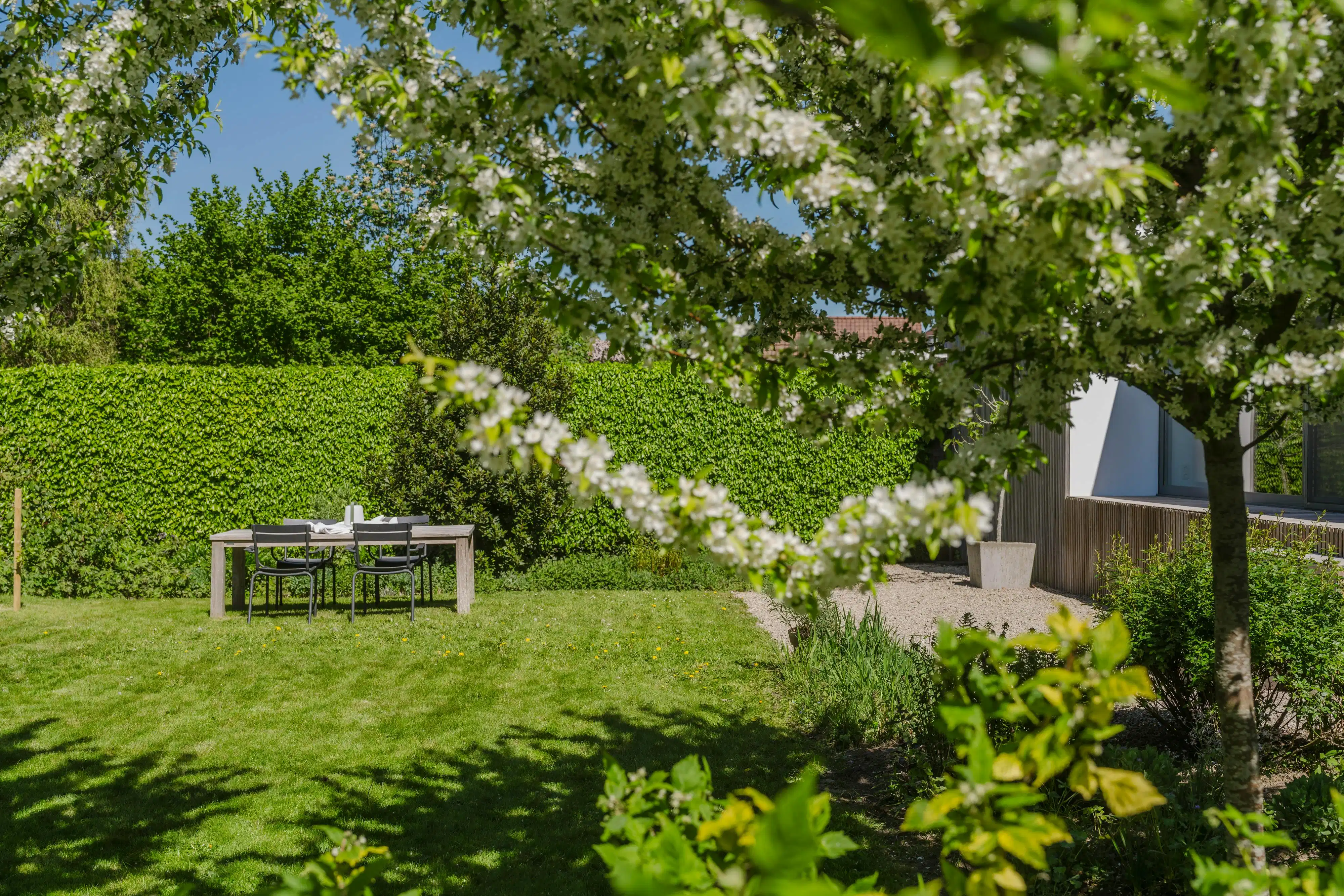 Karaktervolle burgerwoning met charmante tuin in Wevelgem foto 7