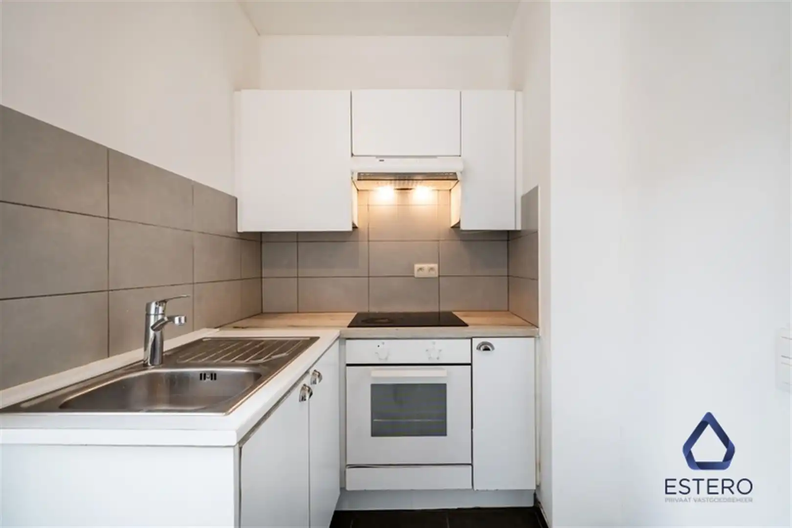Gerenoveerde rijwoning met 4 slaapkamers in hartje Eeklo foto 4