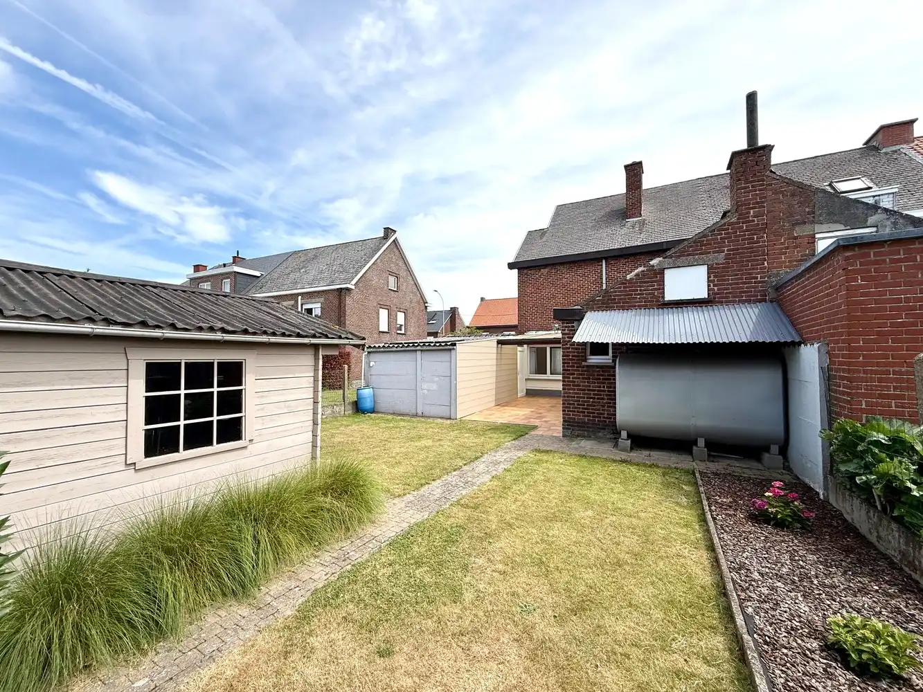 Ruime halfopen woning met garage te koop! foto 17