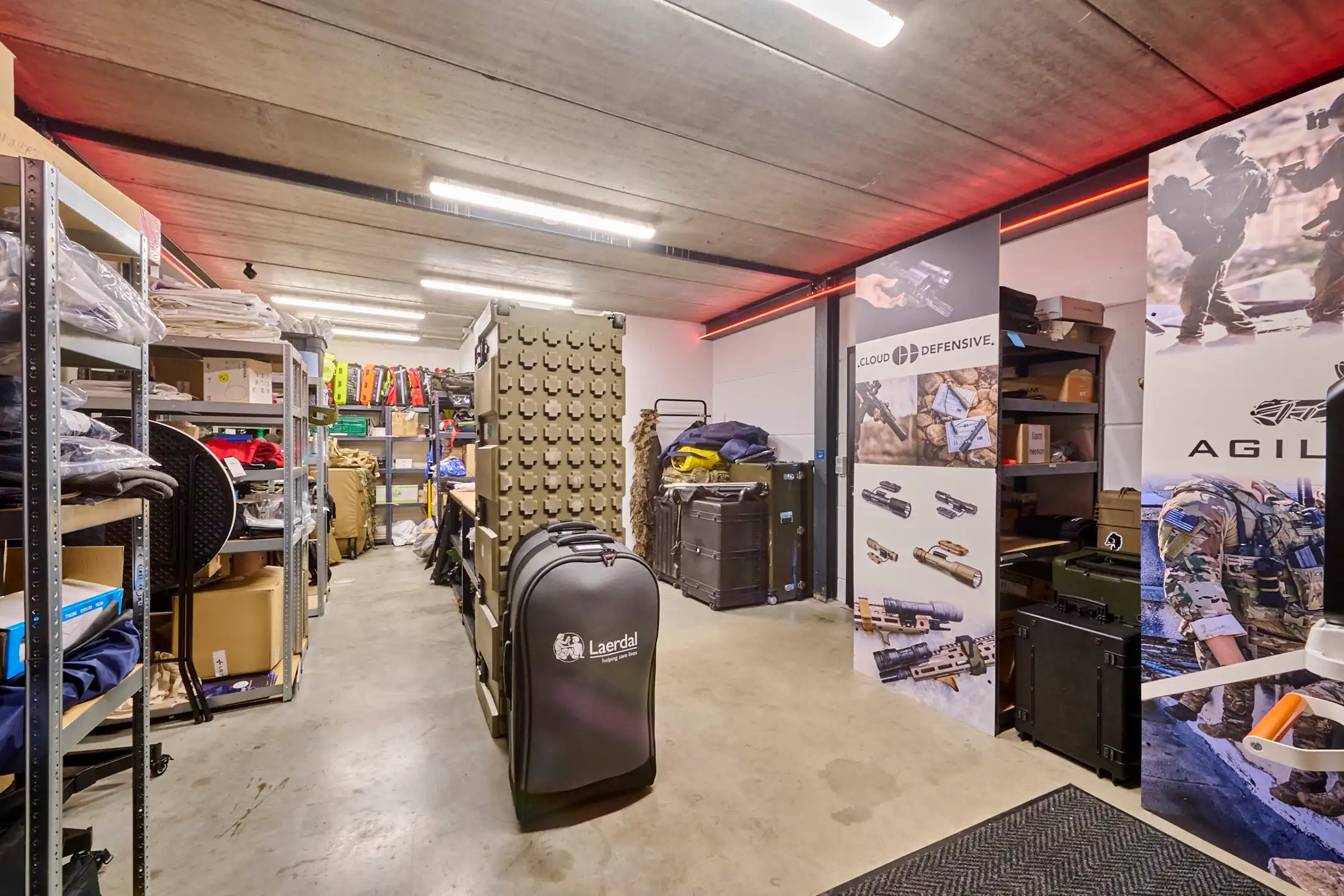 BEDRIJFSGEBOUW MET GROOT BUITENTERREIN IN GENK foto 16