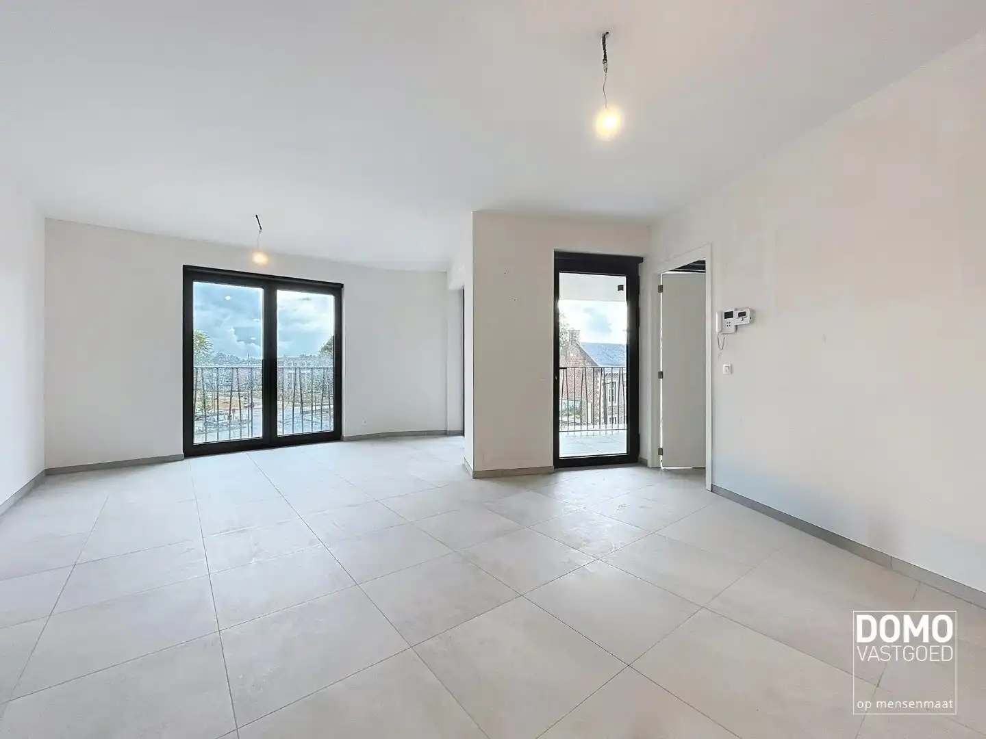 VOLLEDIG AFGEWERKT NIEUWBOUWAPPARTEMENT MET 1 SLAAPKAMER, TERRAS EN ONDERGRONDSE AUTOSTANDPLAATS IN RESIDENTIE "DE KWINT" TE ZONHOVEN  foto 2