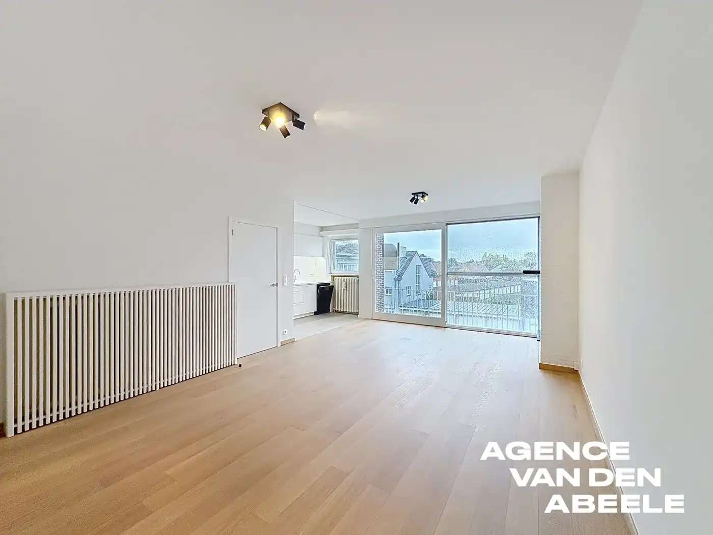 Gerenoveerd appartement met 2 slaapkamers en terras foto 3