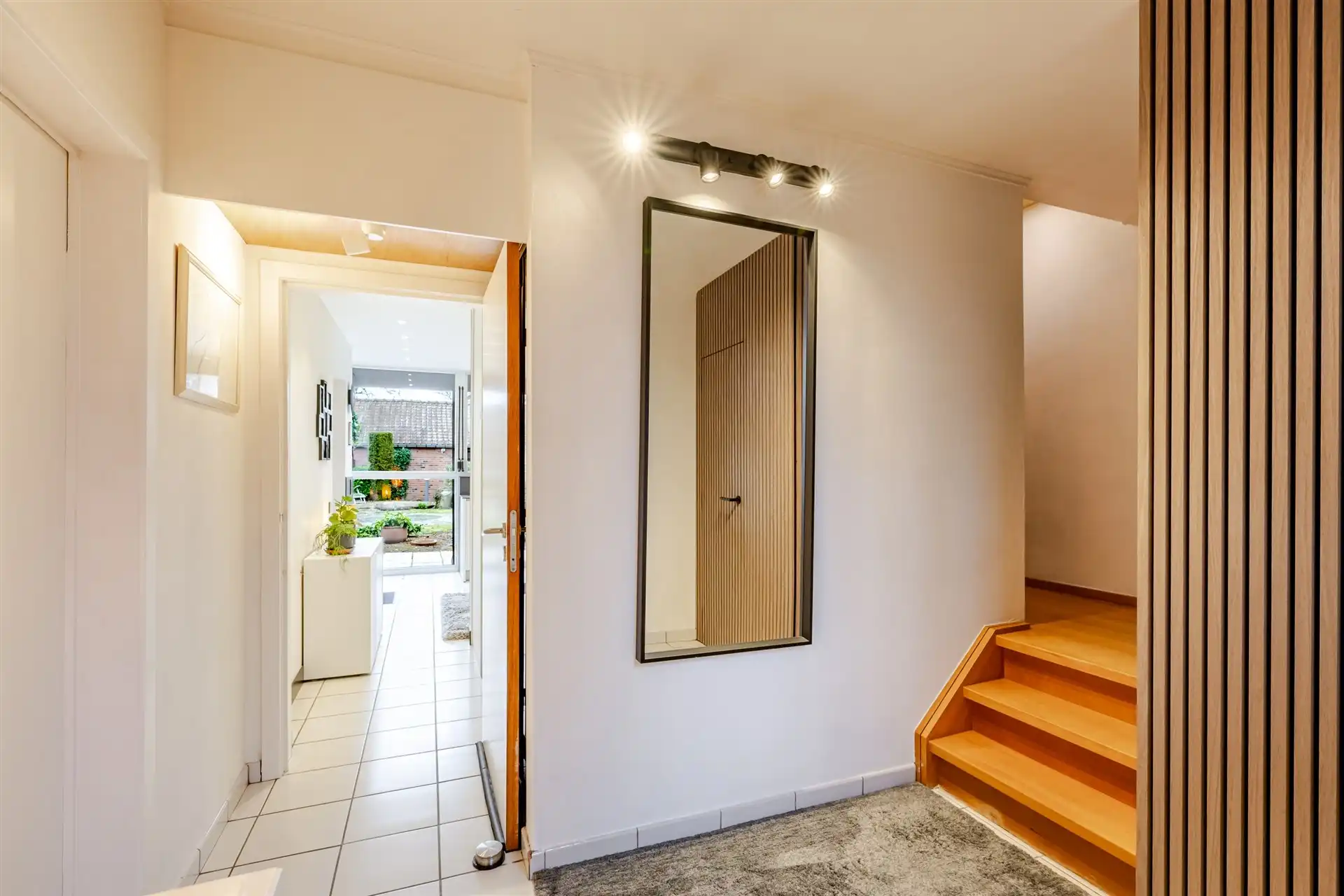 Instapklare 3 slpk halfopen bebouwing met garage in Wetteren foto 2