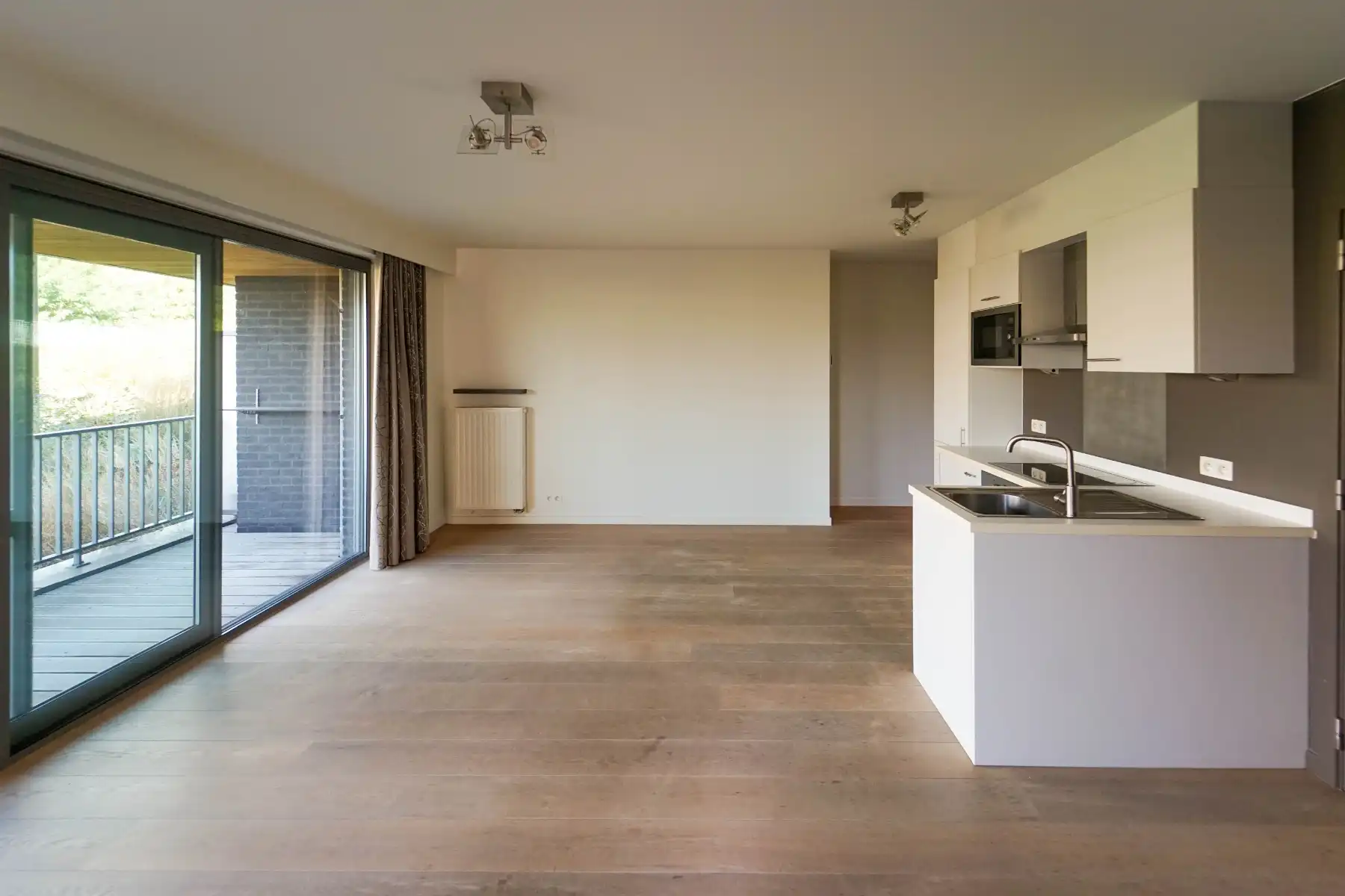 Studio met ruim terras aan Zuiderpoort Te huur foto 11