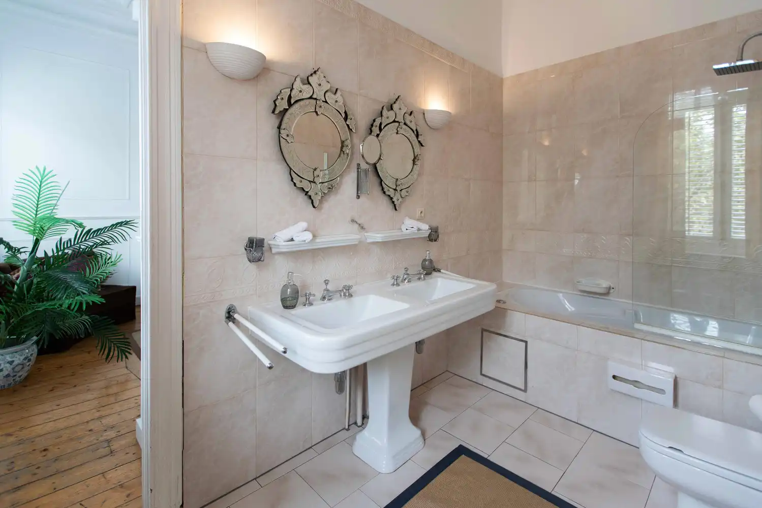 Ruime en luxueuze neoclassicistische herenwoning incl. dubbele garage en veelzijdige mogelijkheden op toplocatie te Antwerpen-Zuid foto 26