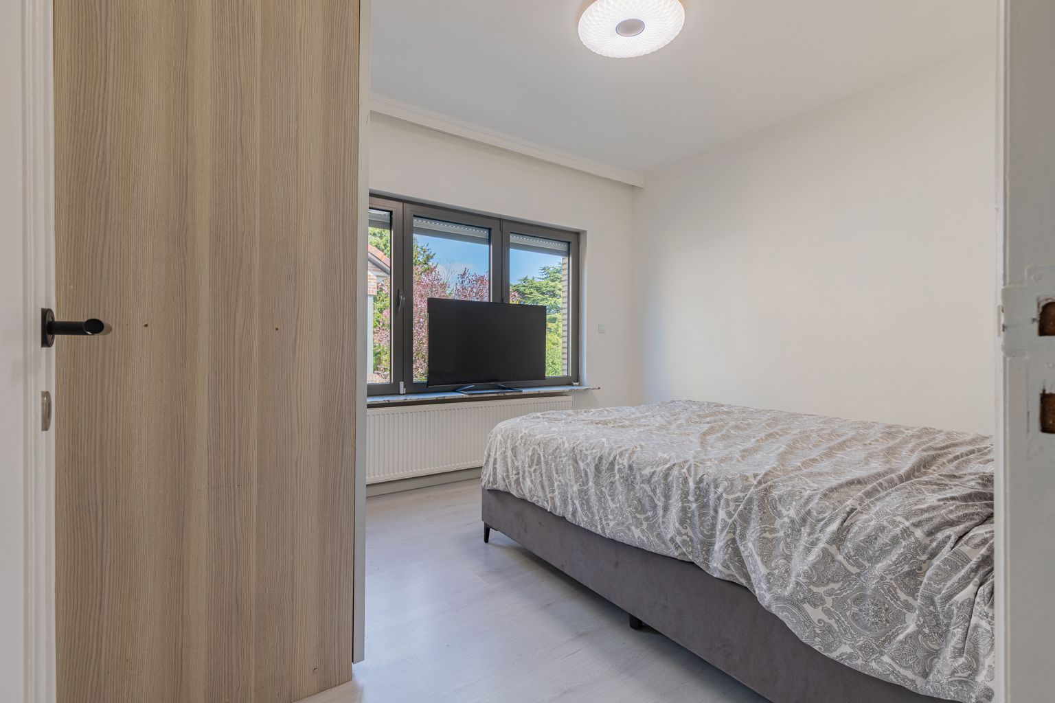 Villa op 10a met 5 slaapkamers, grote tuin, dubbele garage! foto 10