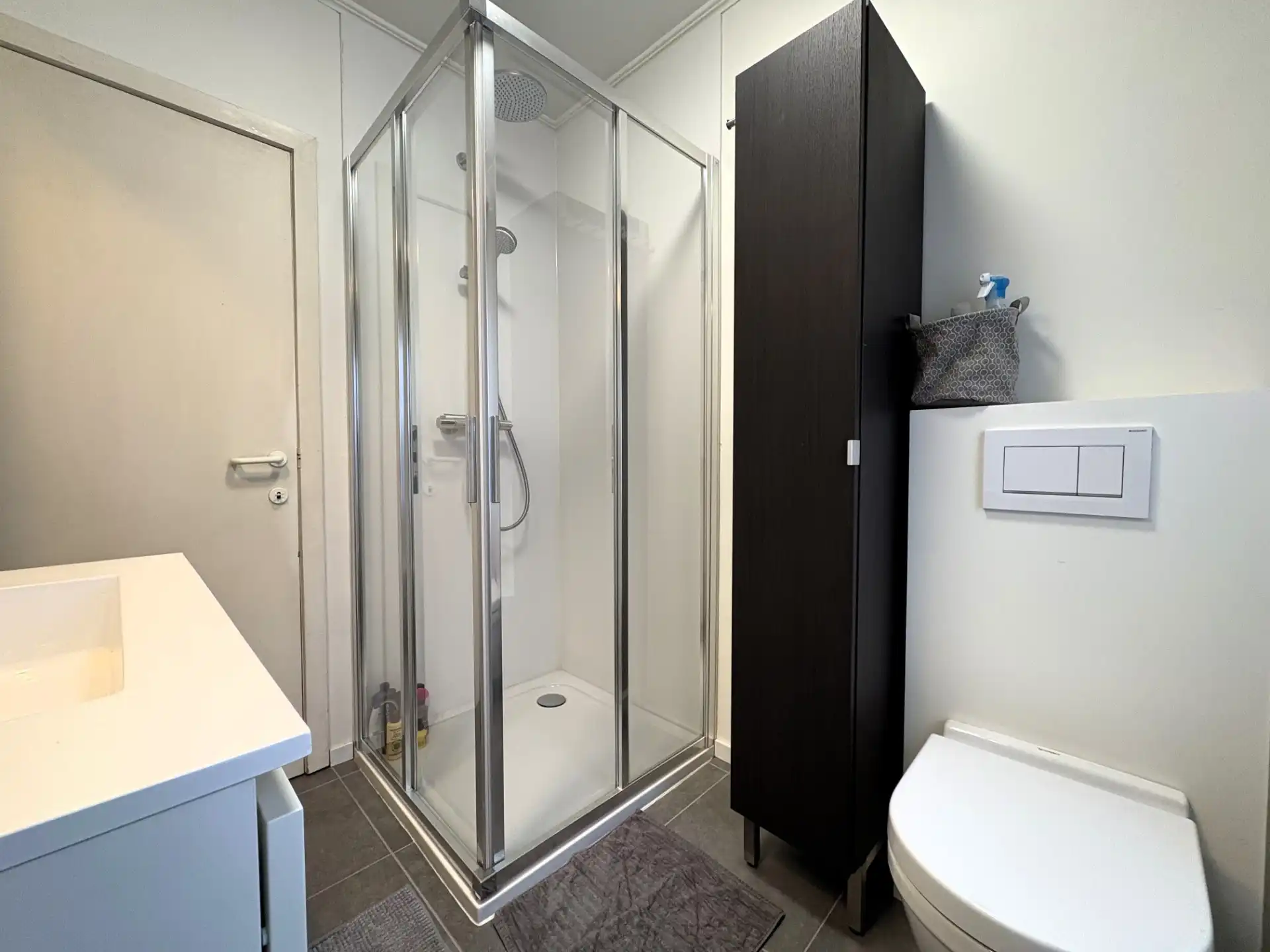 Gerenoveerde half open woning met garage foto 12