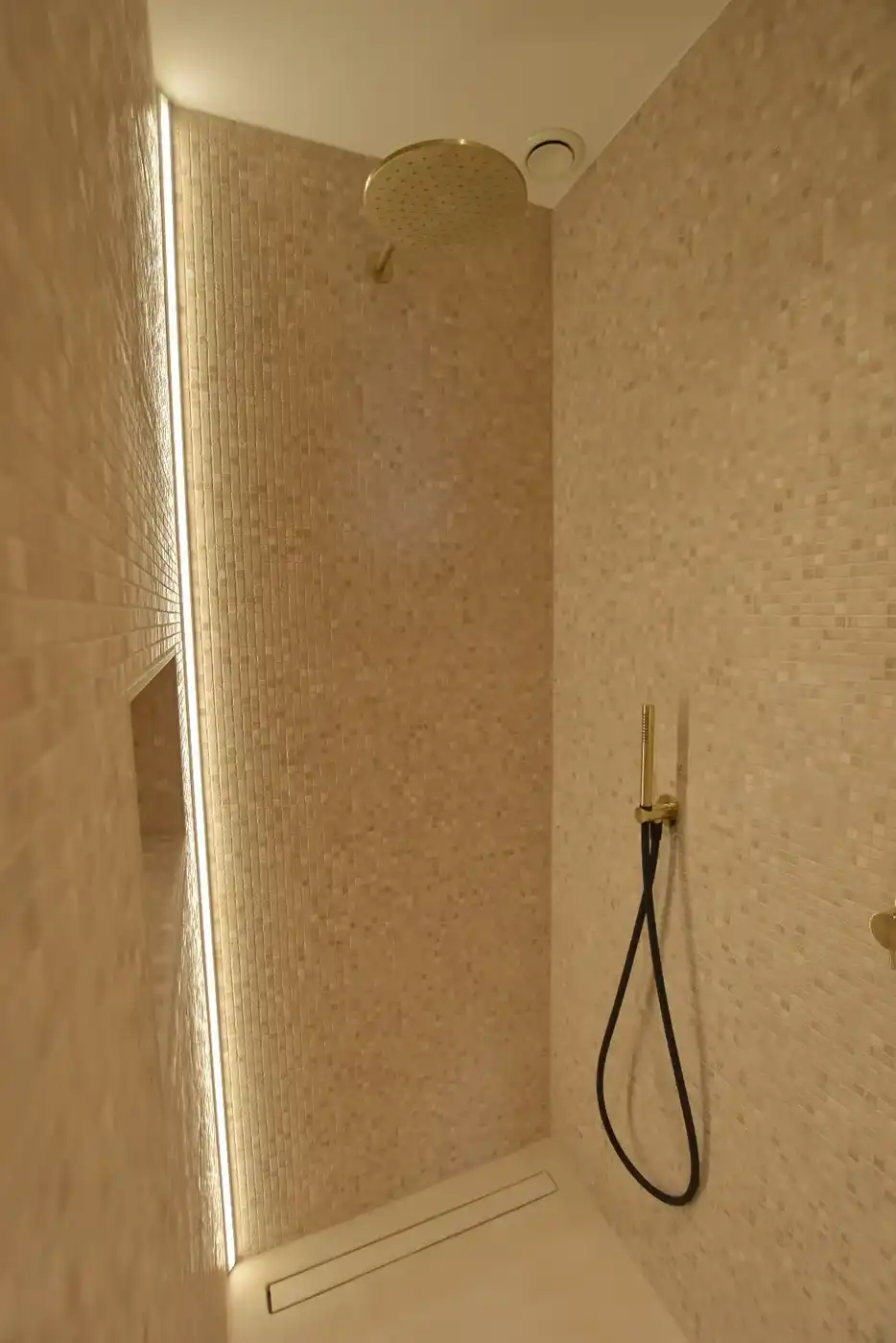 Luxueus afgewerkt en zeer zonnig appartement in het Zoute foto 10