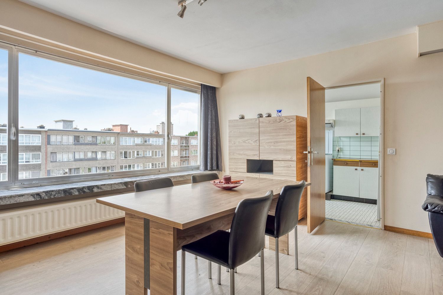 Ruim appartement op de 3de verdieping met terras en inpandige parkeerplaats! foto 12