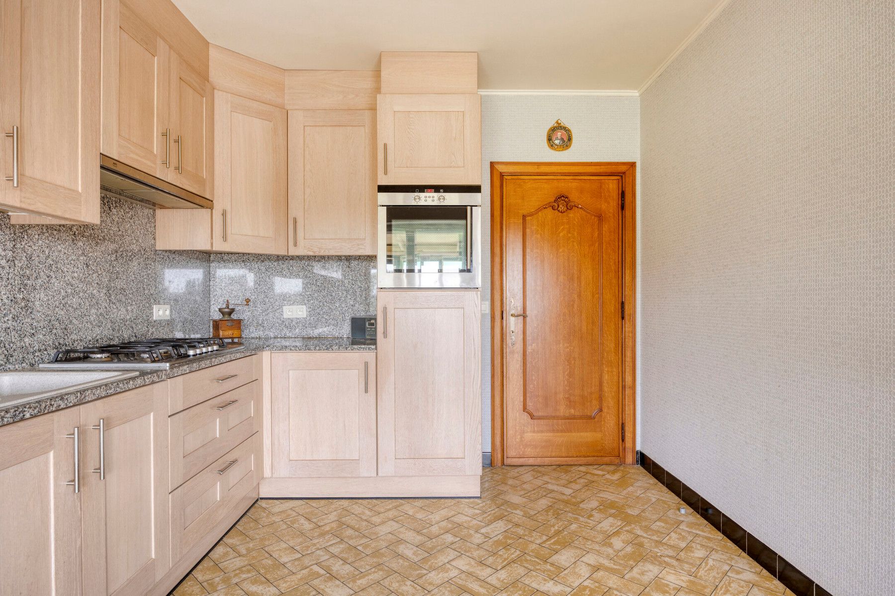 Vrijstaande woning met grote tuin en veel potentieel foto 9