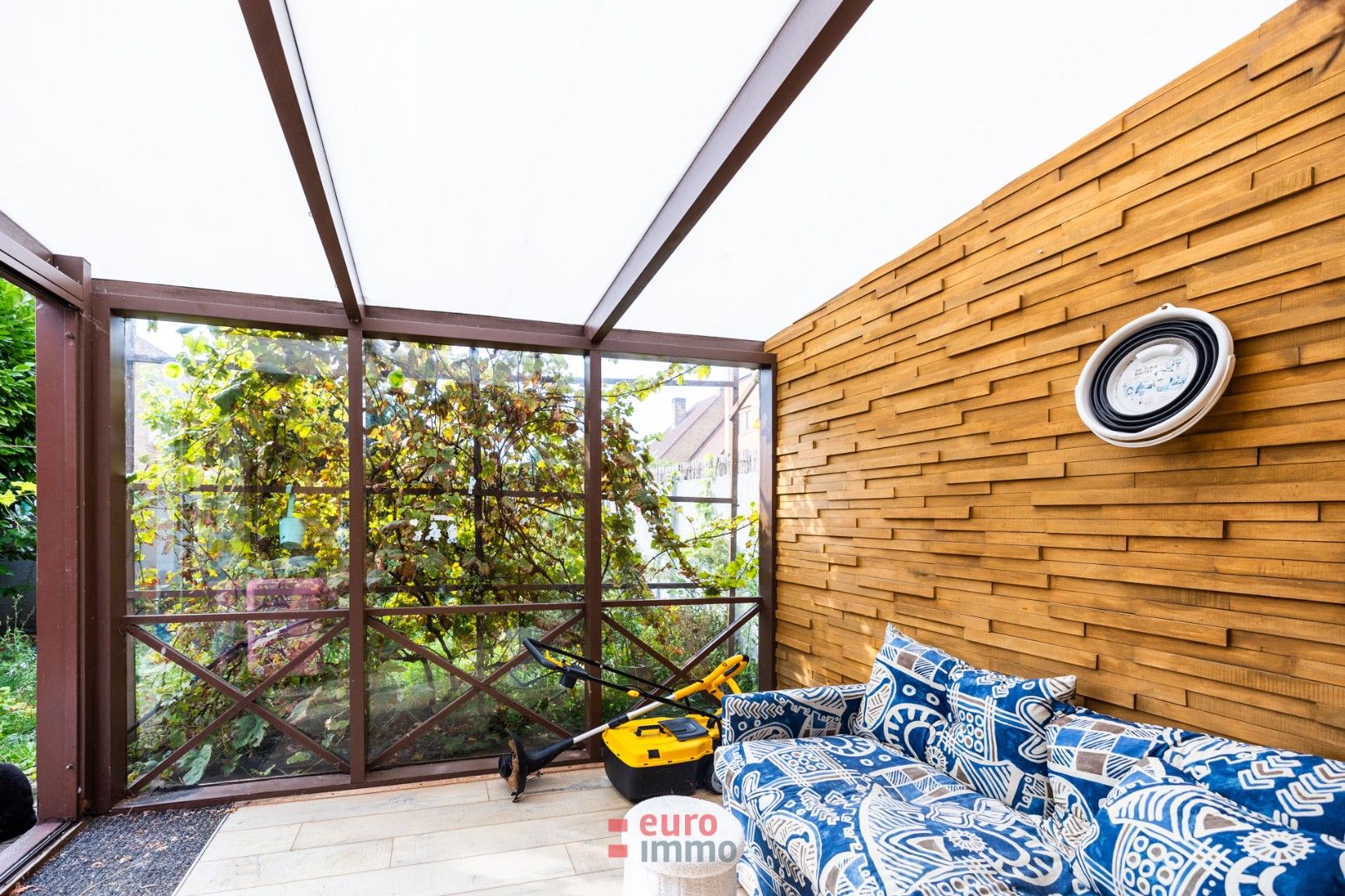 TOPVASTGOED TE NIEUWPOORT-STAD: ZEER RUIME, COMPLEET GERENOVEERDE RIJWONING MET GARAGE EN TUIN ! foto 8