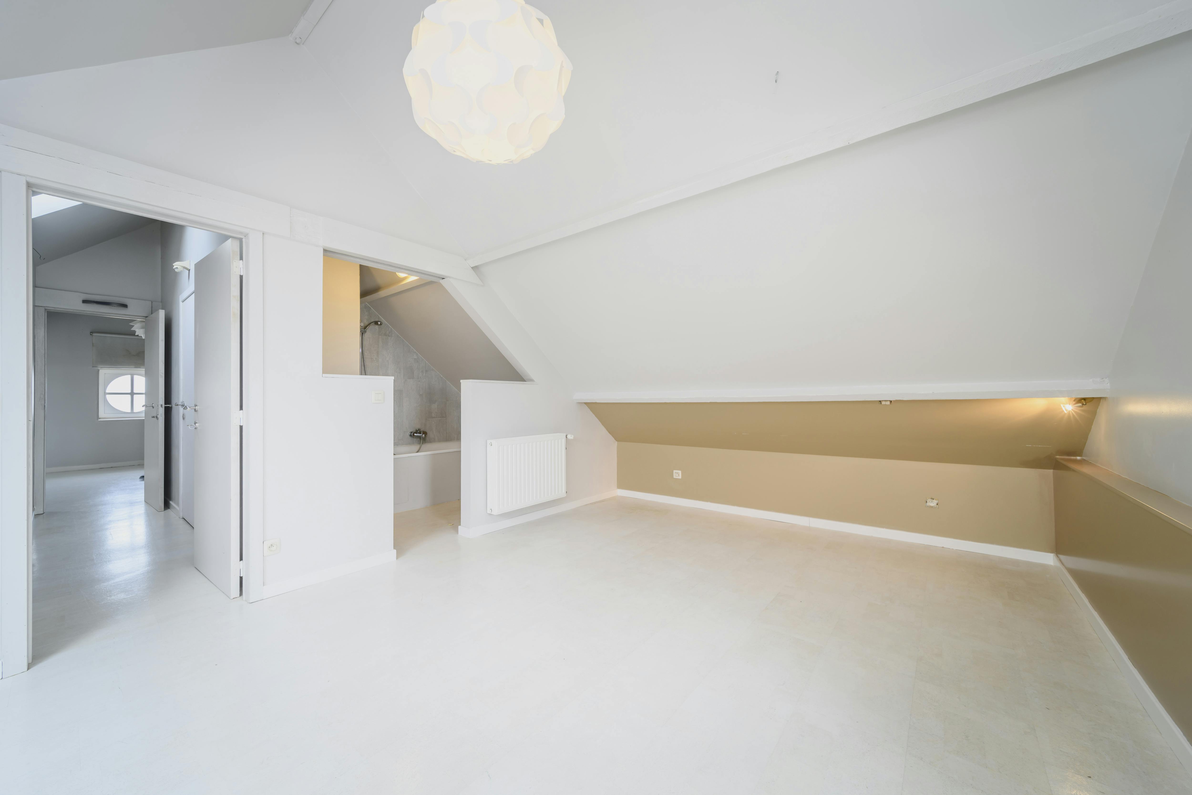 Authentieke herenwoning met 5 slaapkamers, tuin en garage. foto 18
