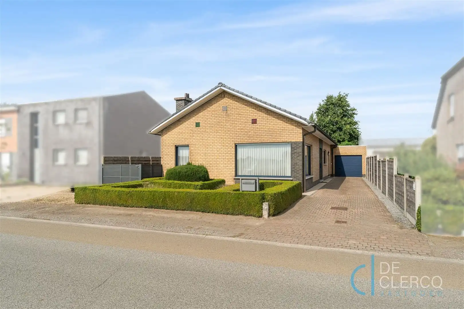 Woning met potentieel te koop op landelijke locatie!  foto {{pictureIndex}}