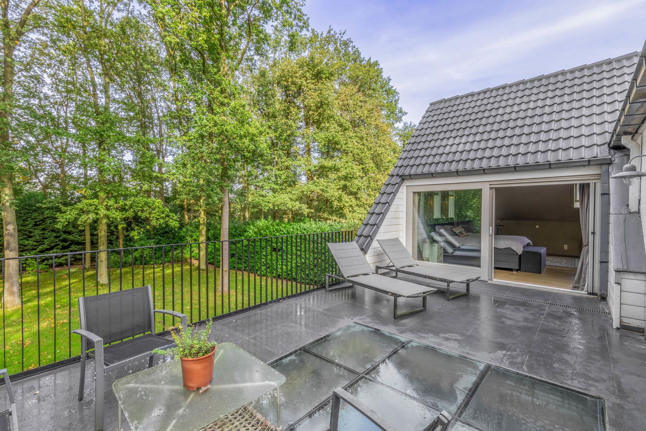 Ruime moderne villa met volwassen tuin en exotische jacuzzi foto 24