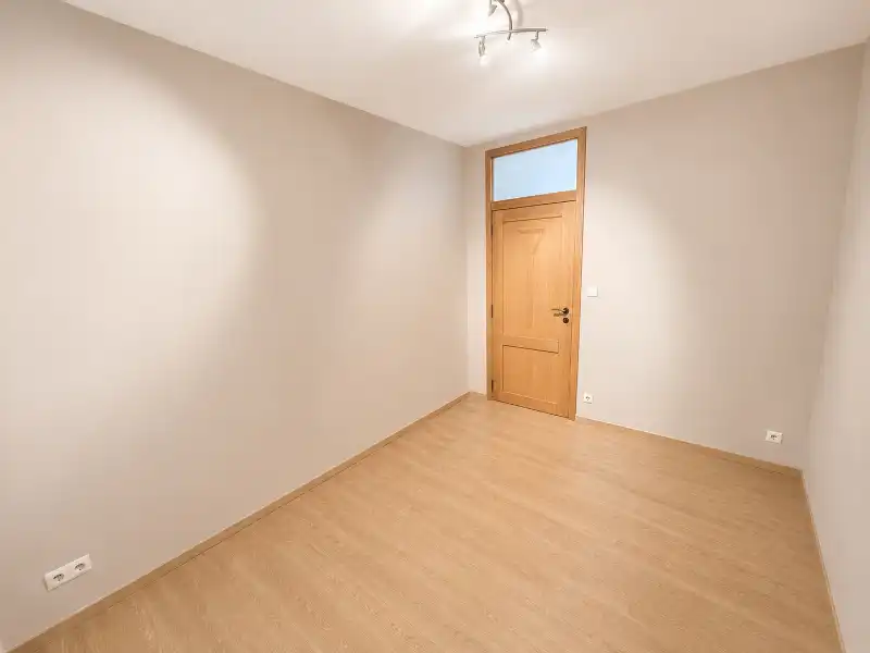 KMO-unit met appartement/kantoor te huur foto 12