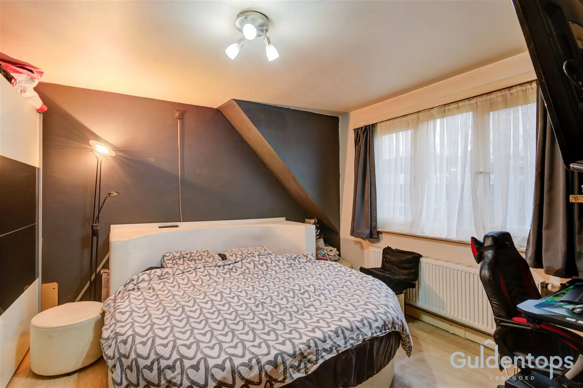 half open woning op ruim perceel foto 7