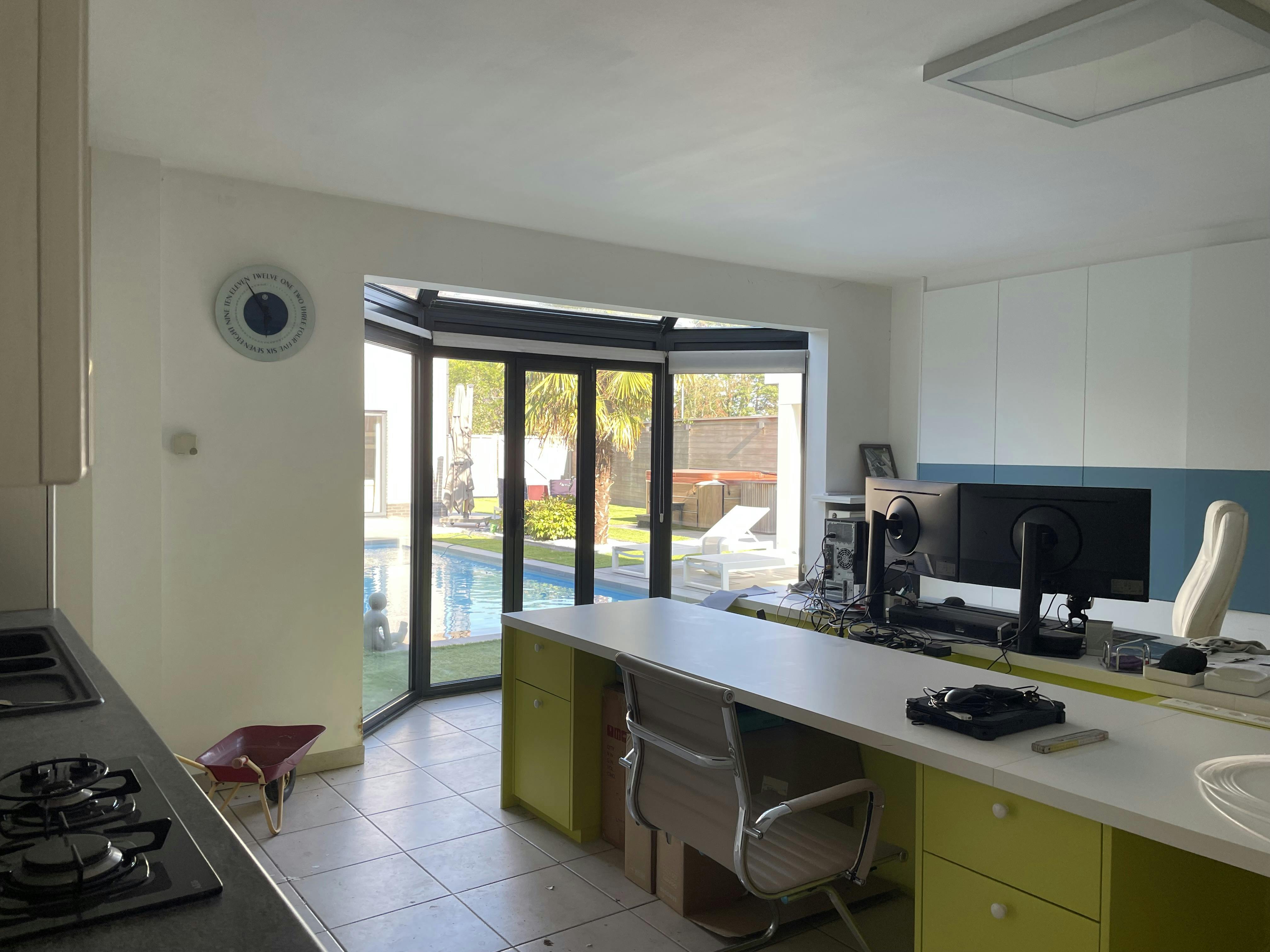 Luxe villa met exclusieve tuin en magazijn in KMO-zone foto 84