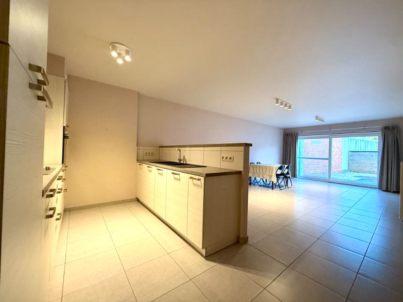 Instapklaar gelijkvloers appartement met 2 slaapkamers, garage en ruim terras foto 6