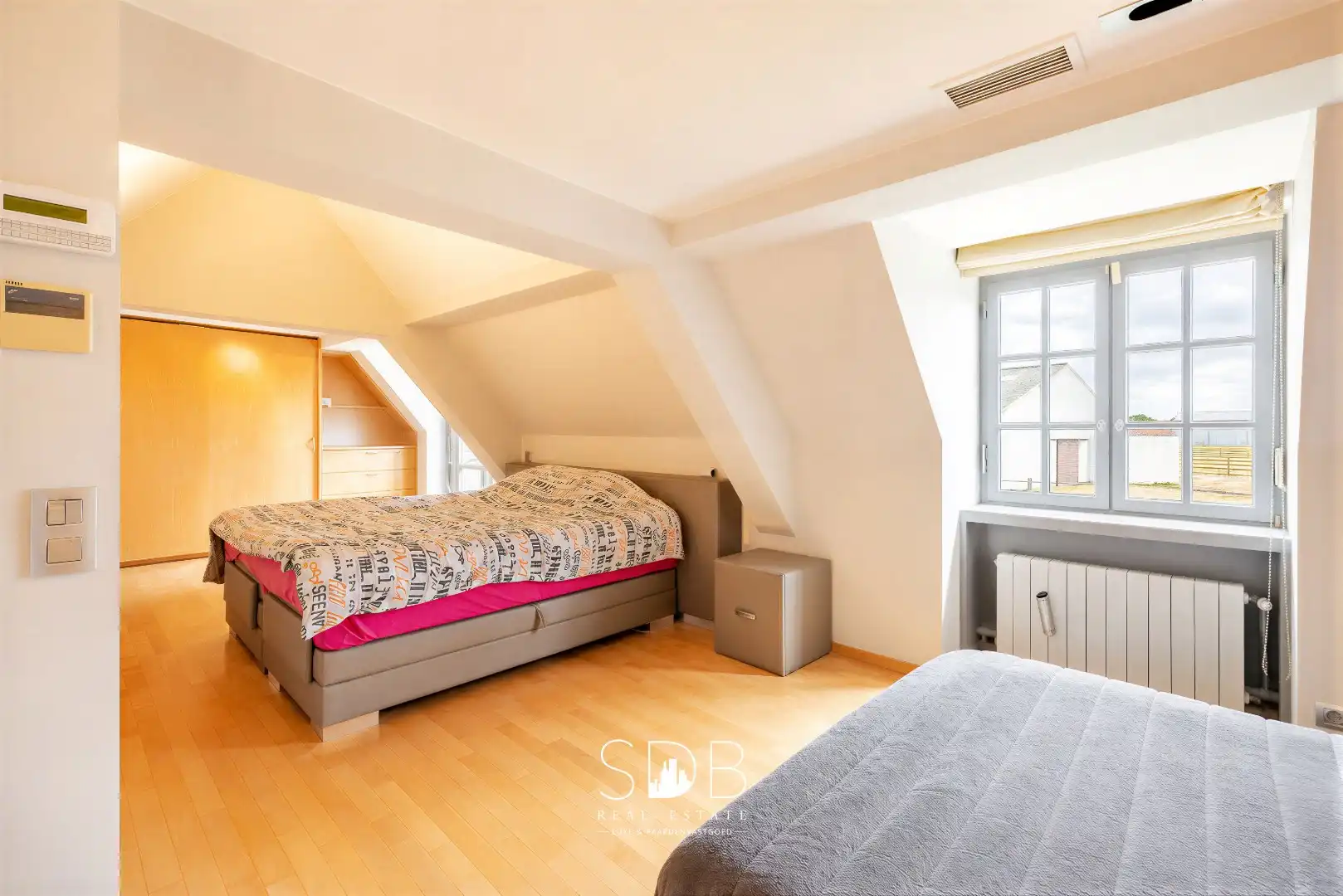 Landelijke villa met bijgebouwen en graslanden op 23.740m² foto 16