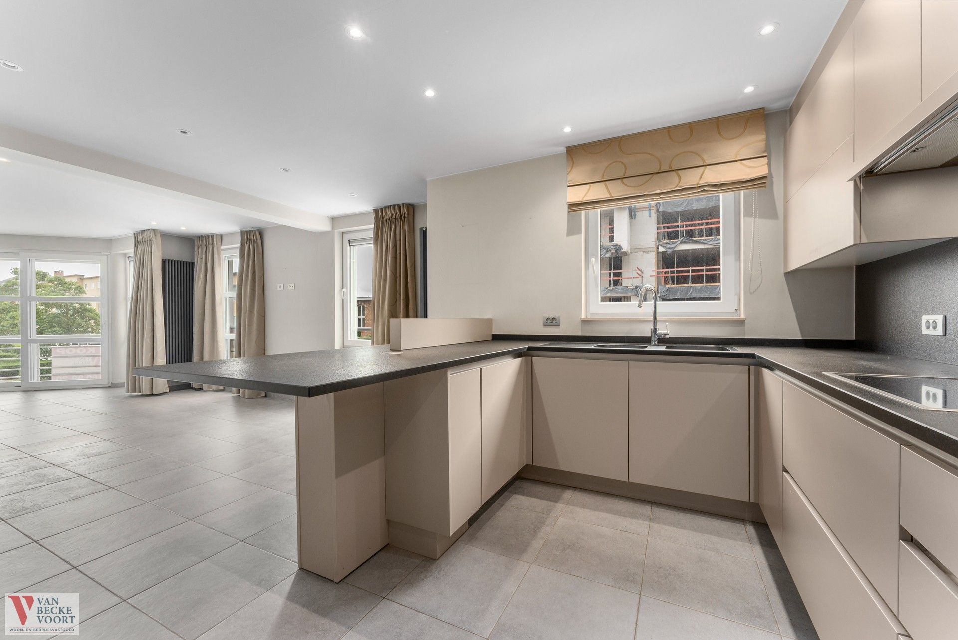 3-slaapkamer appartement met royale indeling foto 5