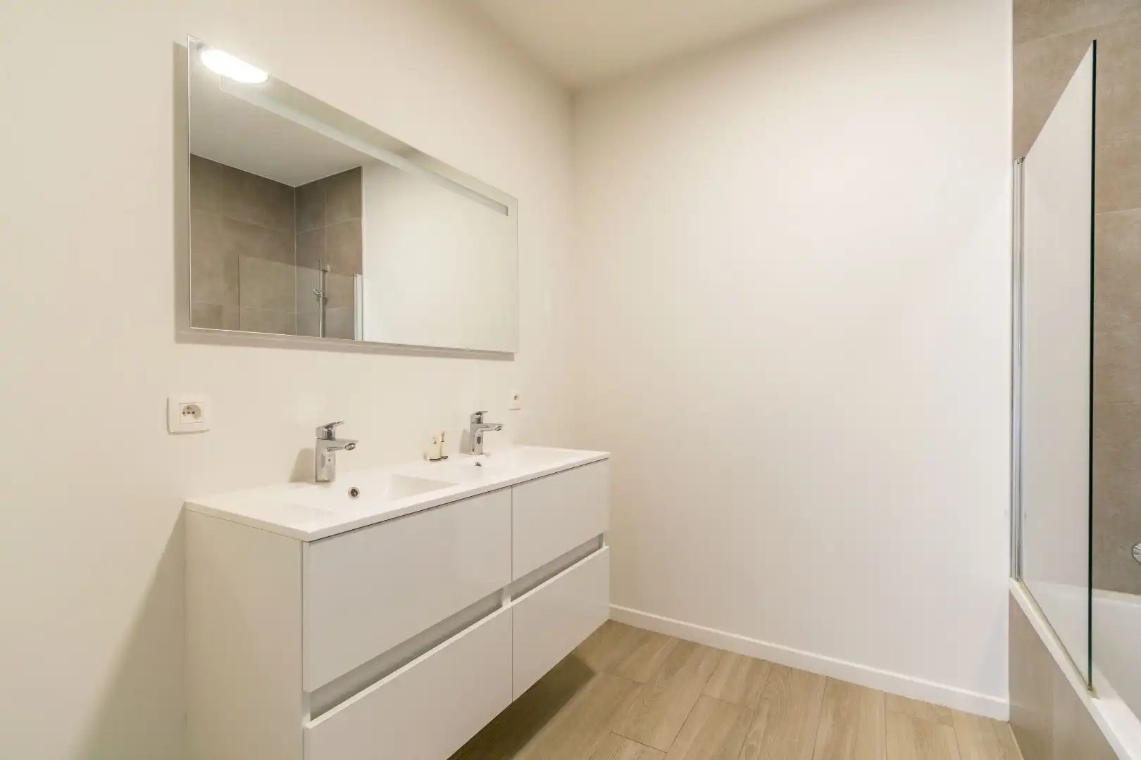 Een ruim (116m²), recent nieuwbouwappartement te Dilbeek! foto 15