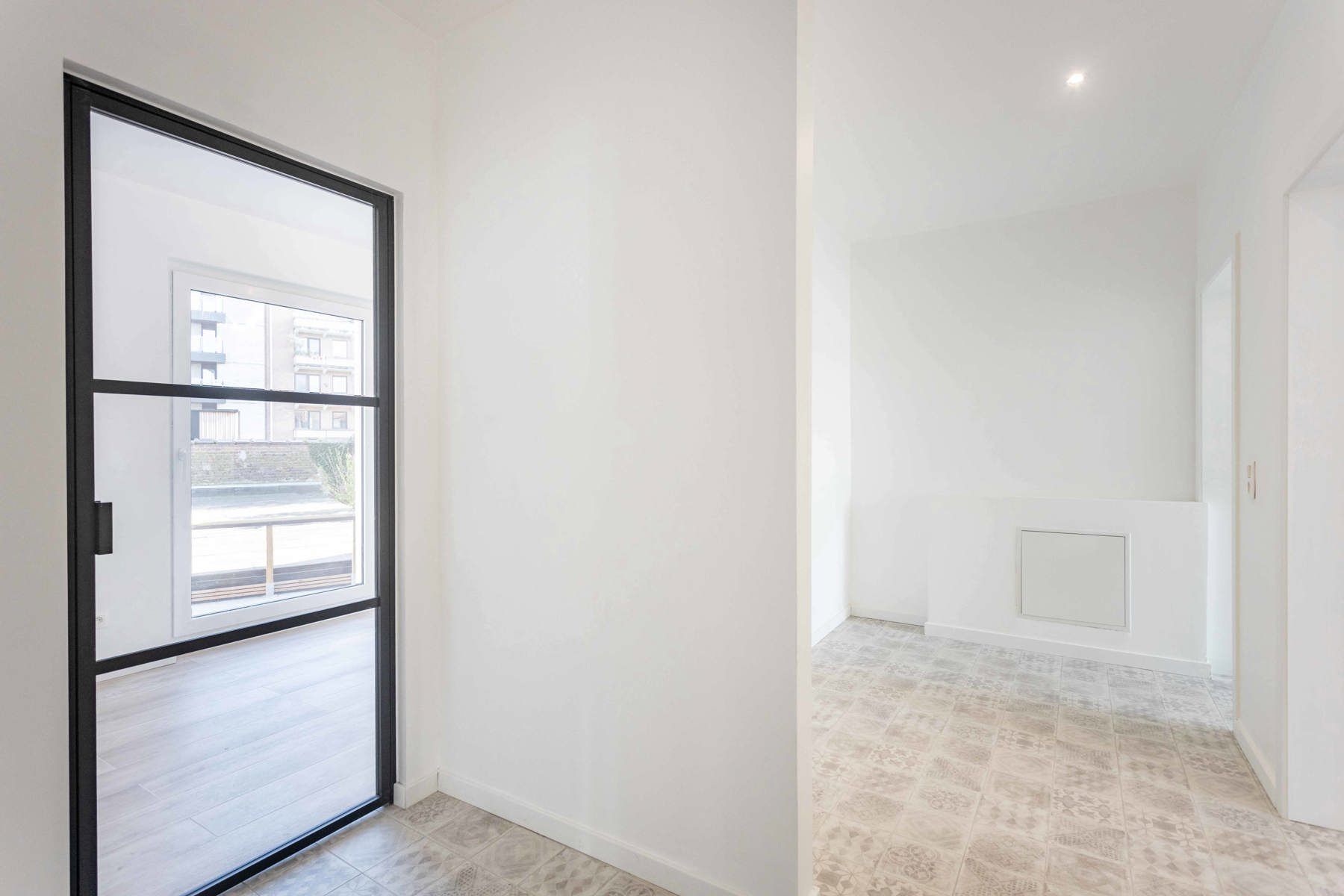 Volledig vernieuwd appartement met terras van 59m2! foto 5