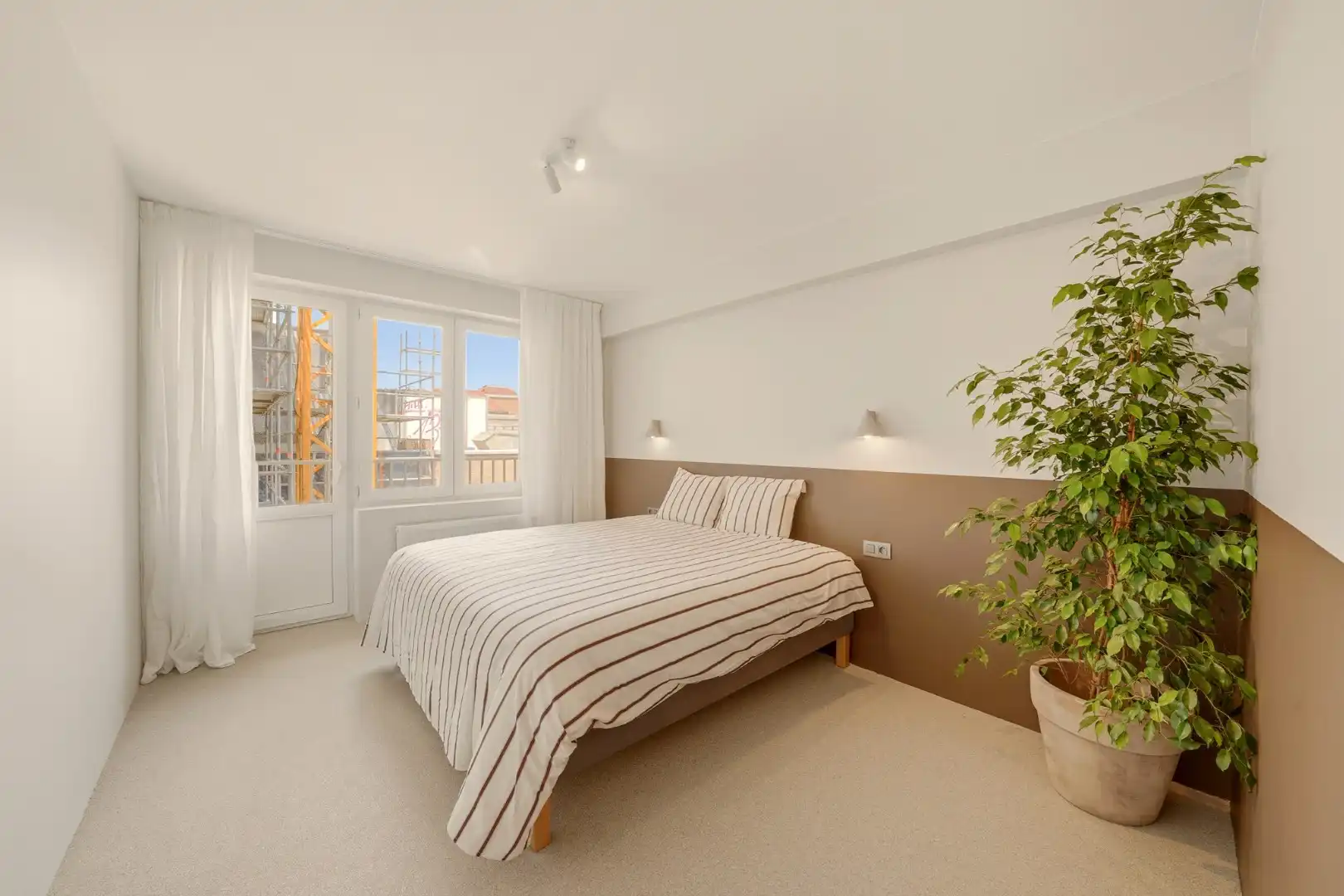 Stijlvol gerenoveerd stadsappartement met maatwerk, 2 slaapkamers en veel bergruimte foto 18