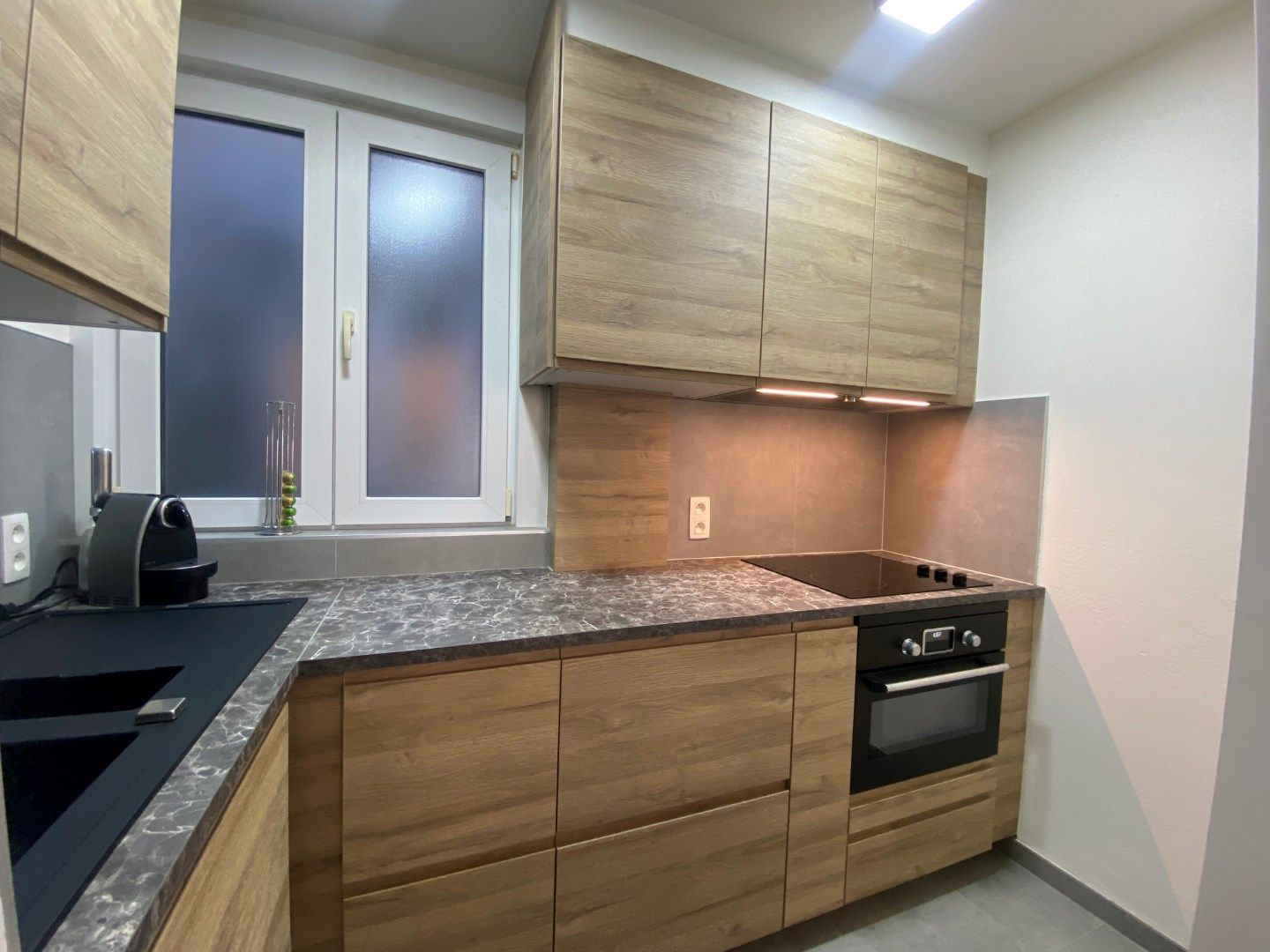 Volledig vernieuwd appartement met zijdelings zeezicht en 2 slaapkamers – private garage foto 9