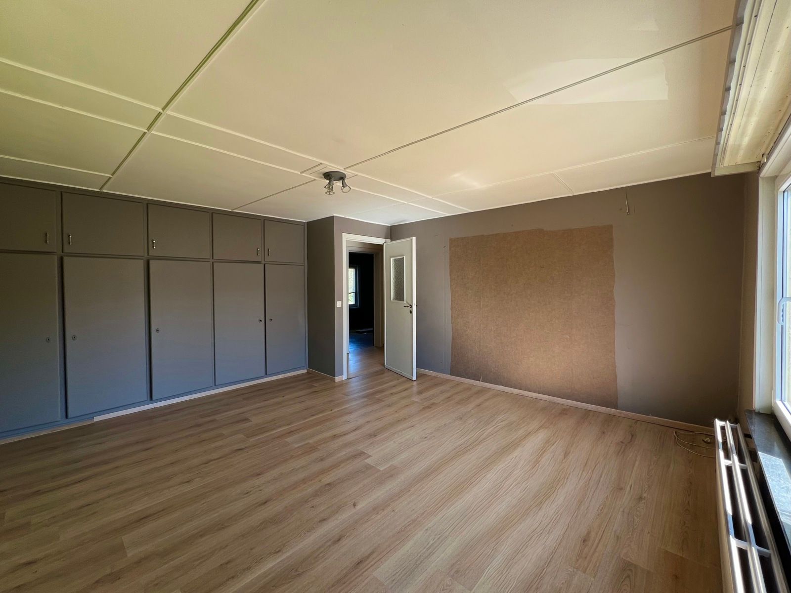 Zeer ruime woning met grote tuin en vrij zicht. foto 15