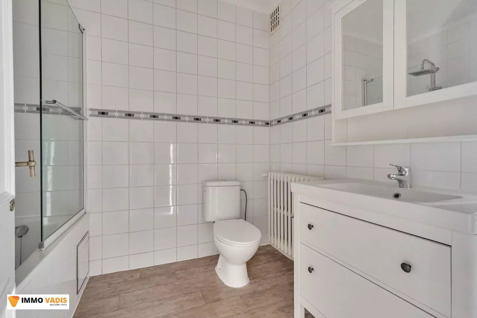 Karaktervolle herenwoning met vier slaapkamers, inpandige garage en tuin foto 14