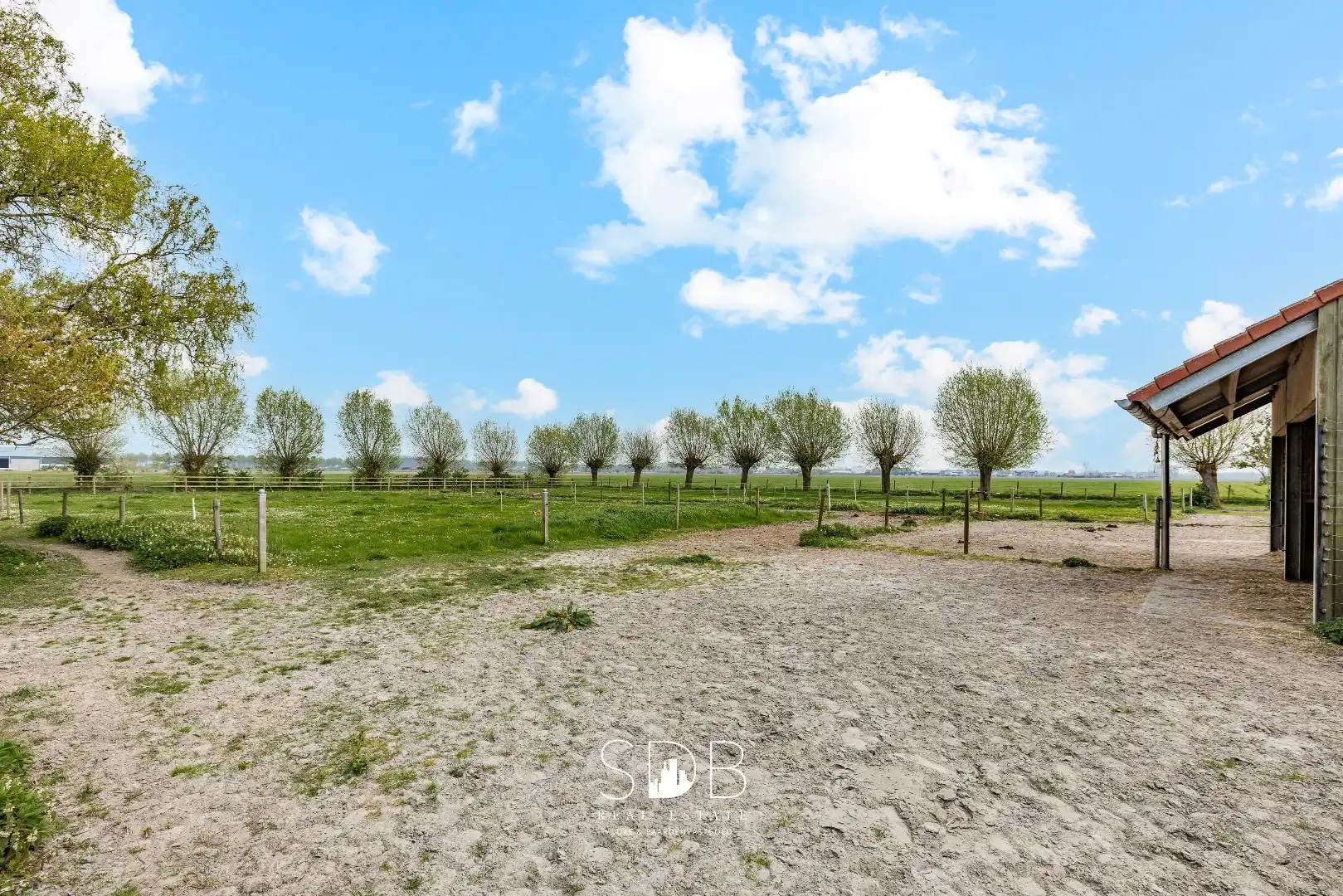 Landelijke woning met authentiek gastenhuis, stalgebouw, graslanden en buitenpiste op 20.285m² foto 41