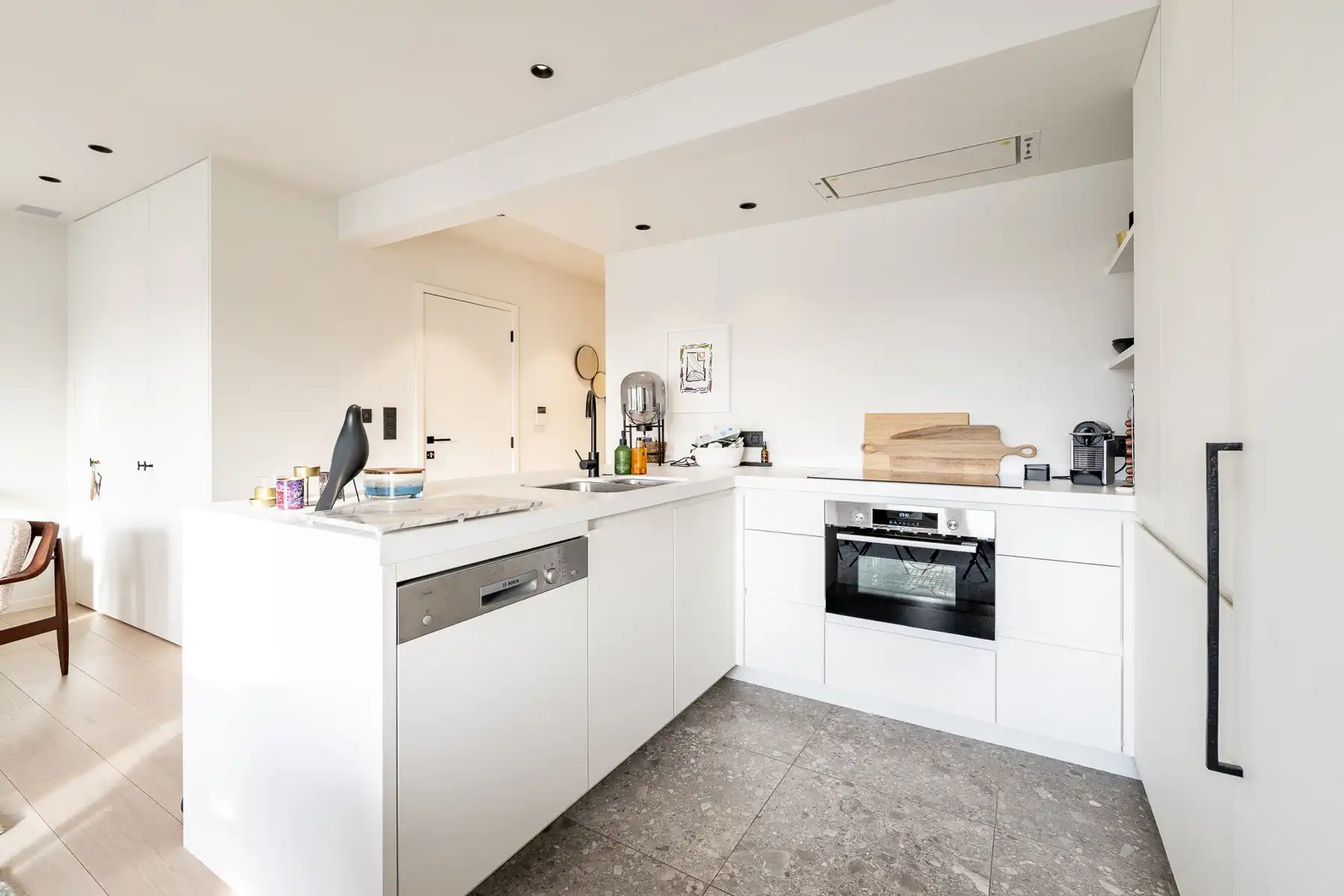 Ongemeubeld 3 slaapkamerappartement op uitstekende locatie foto 9