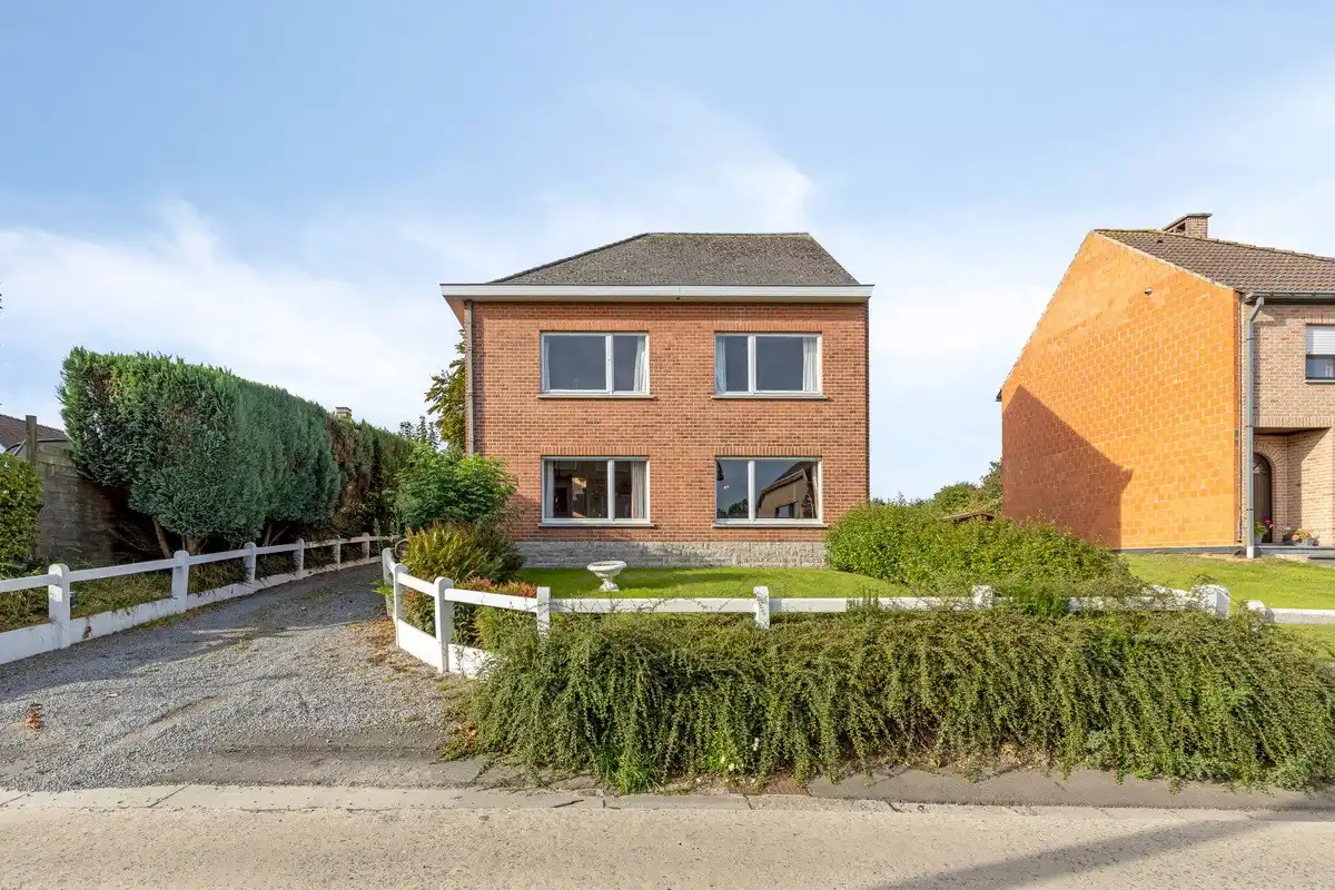 Hoofdfoto van de publicatie: Solide woning op mooi perceel van 11a 10ca