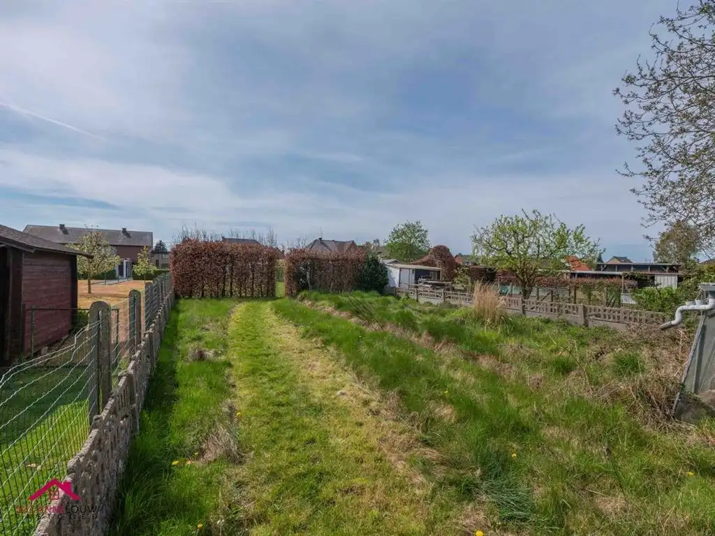 Te renoveren woning op ruim perceel foto 10