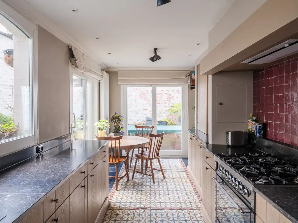 Hoogwaardig gerenoveerde stadswoning met zuidgerichte buitenruimte in centrum Gent foto 3